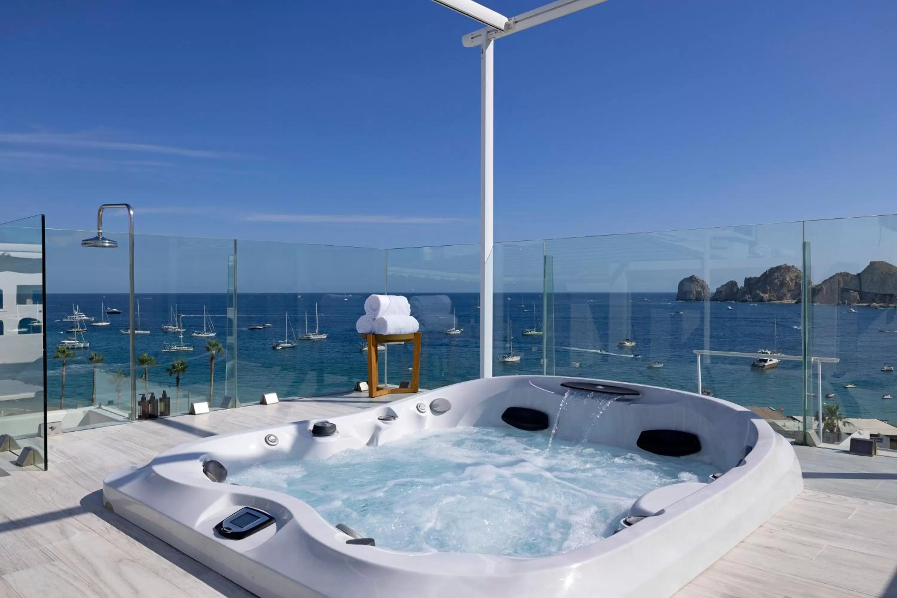 Hot Tub in ME Cabo by Meliá