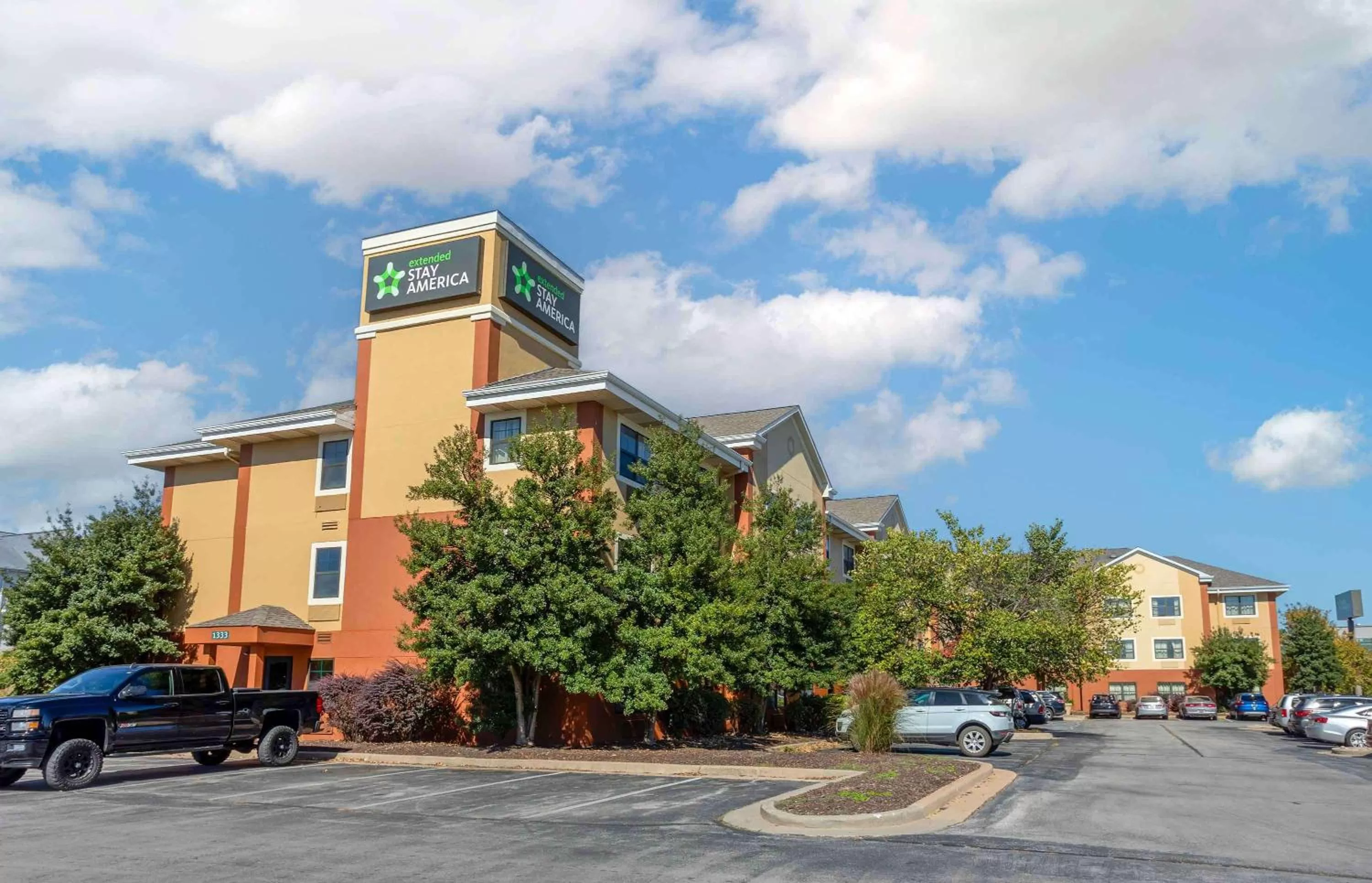 Property building in Extended Stay America Select Suites - Springfield - South