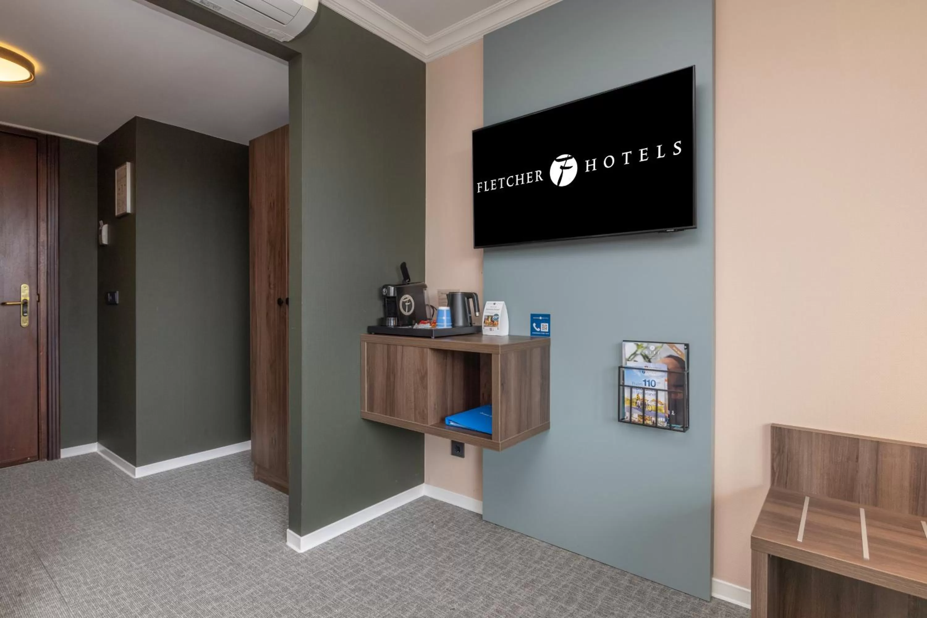 Coffee/tea facilities in Fletcher Familiehotel De Hunzebergen