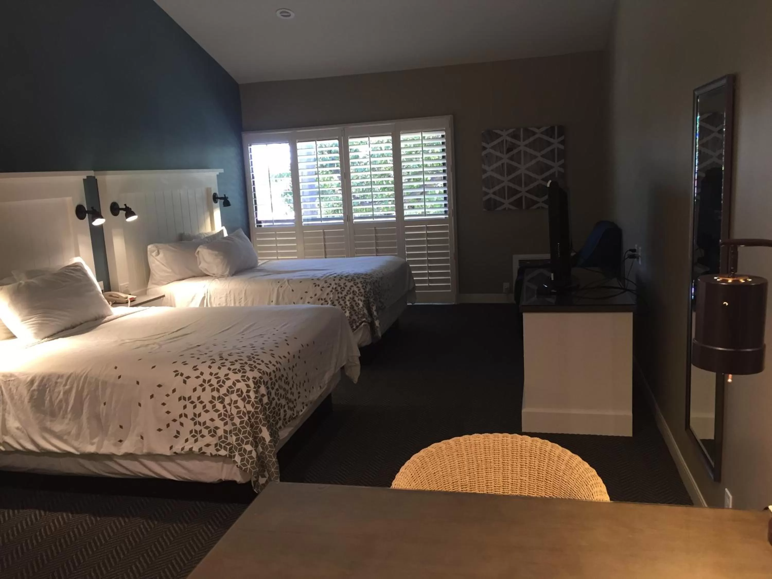 Photo of the whole room, Bed in Pacific Shores Inn