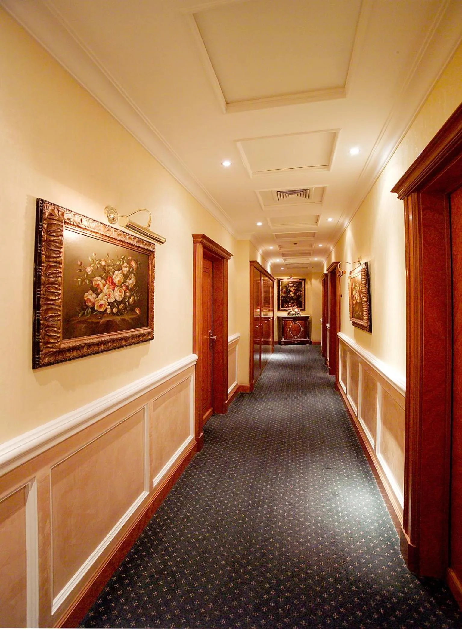 Communal lounge/ TV room in Hotel dei Consoli Vaticano