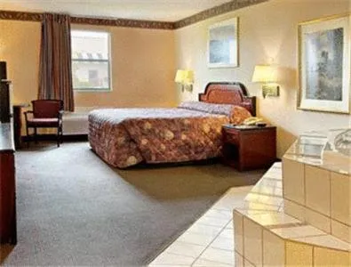 King Studio Suite - Smoking in Howard Johnson by Wyndham Lake City