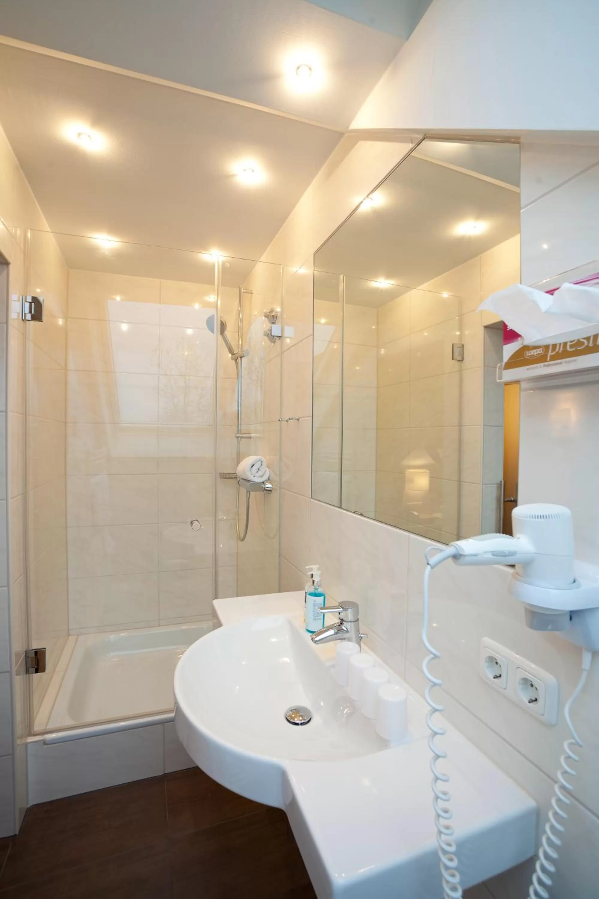 Bathroom in Landhotel-Restaurant Huberhof Allershausen