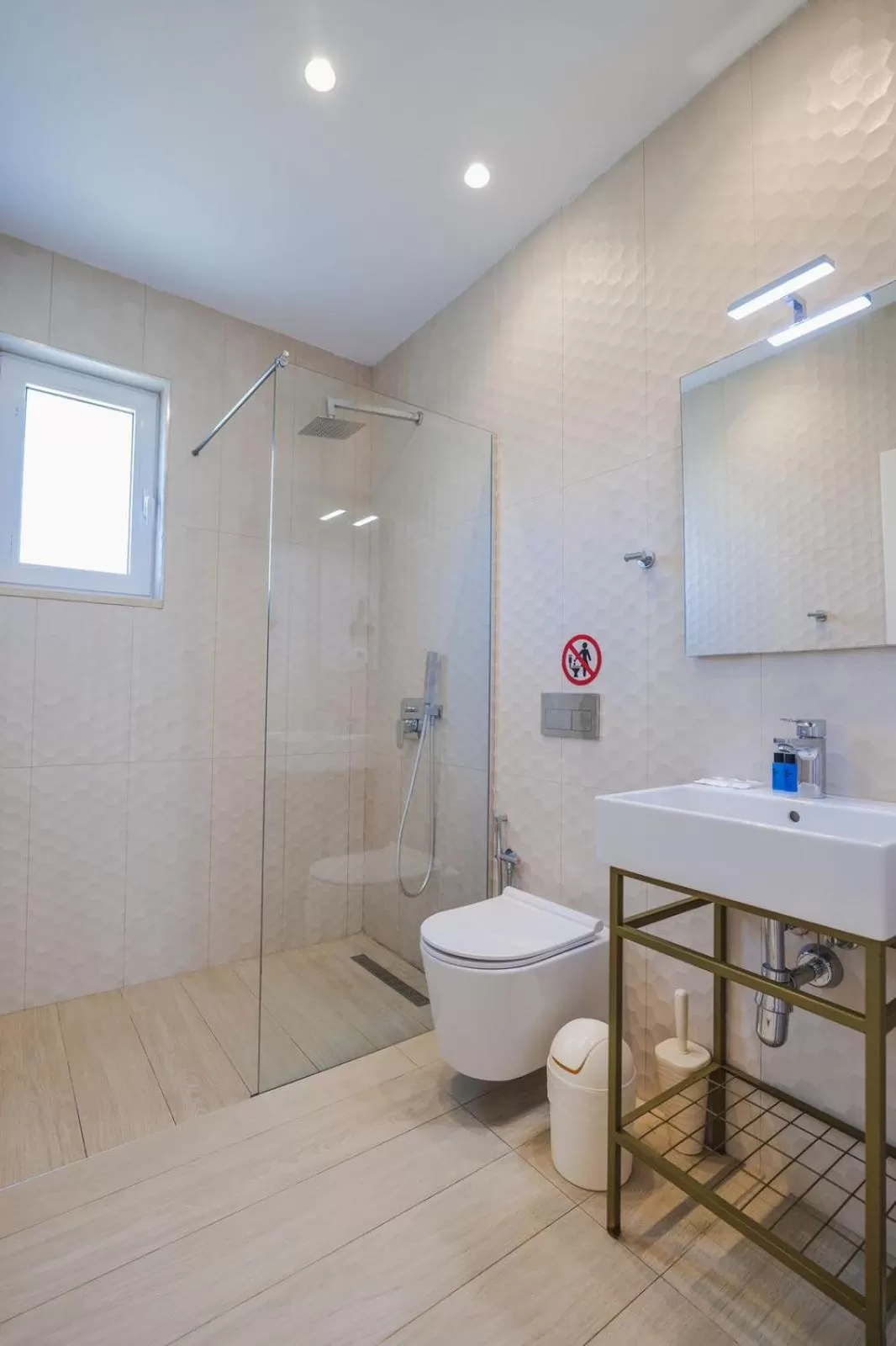 Shower in Otto Hotel