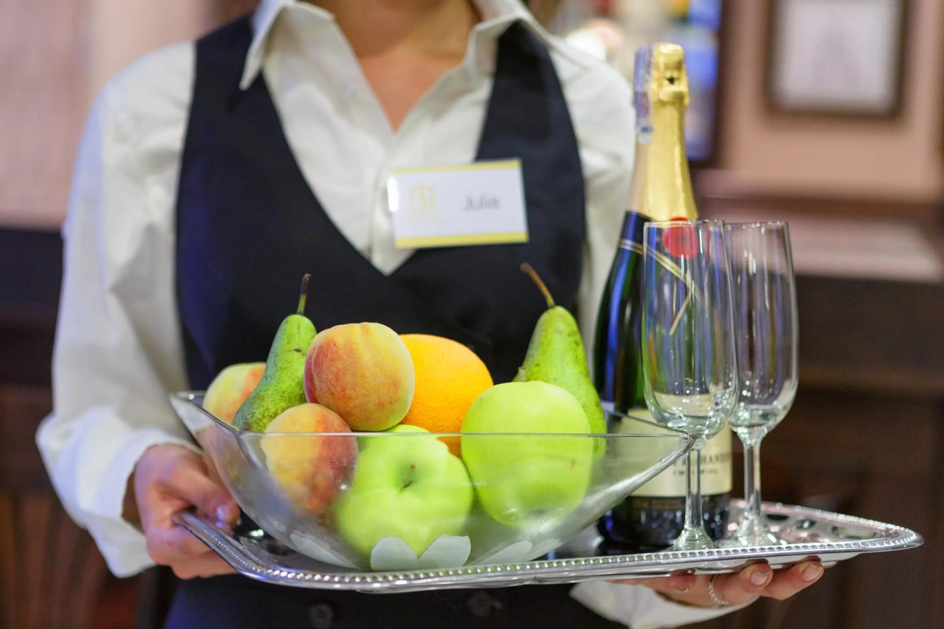 Restaurant/places to eat in Alarus Luxe Hotel