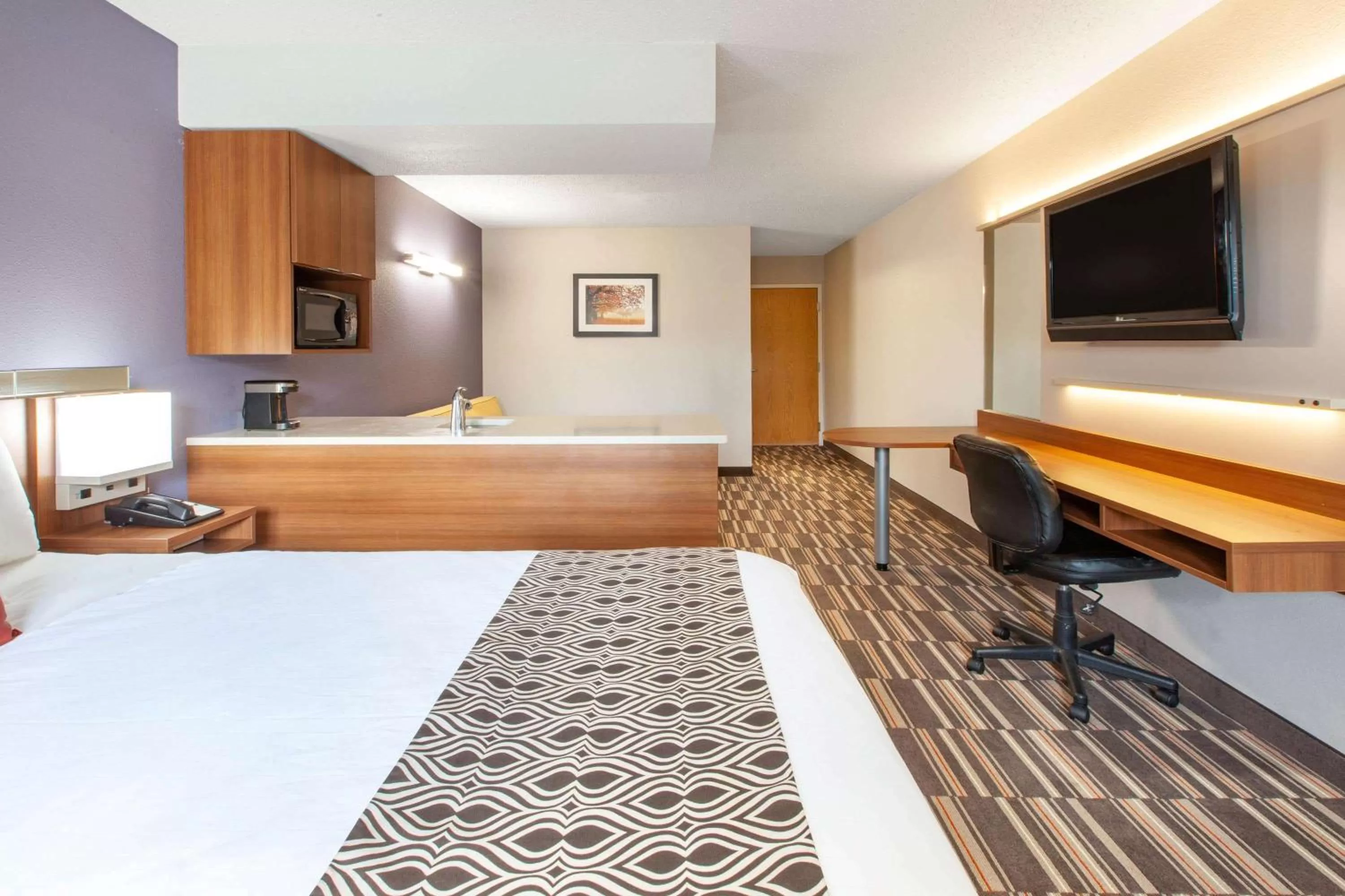Photo of the whole room, Bed in Microtel Inn & Suites by Wyndham Pittsburgh Airport