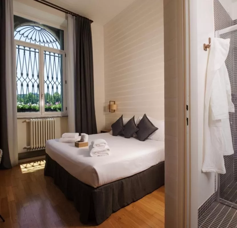 Bed in Hotel Lungarno Vespucci 50