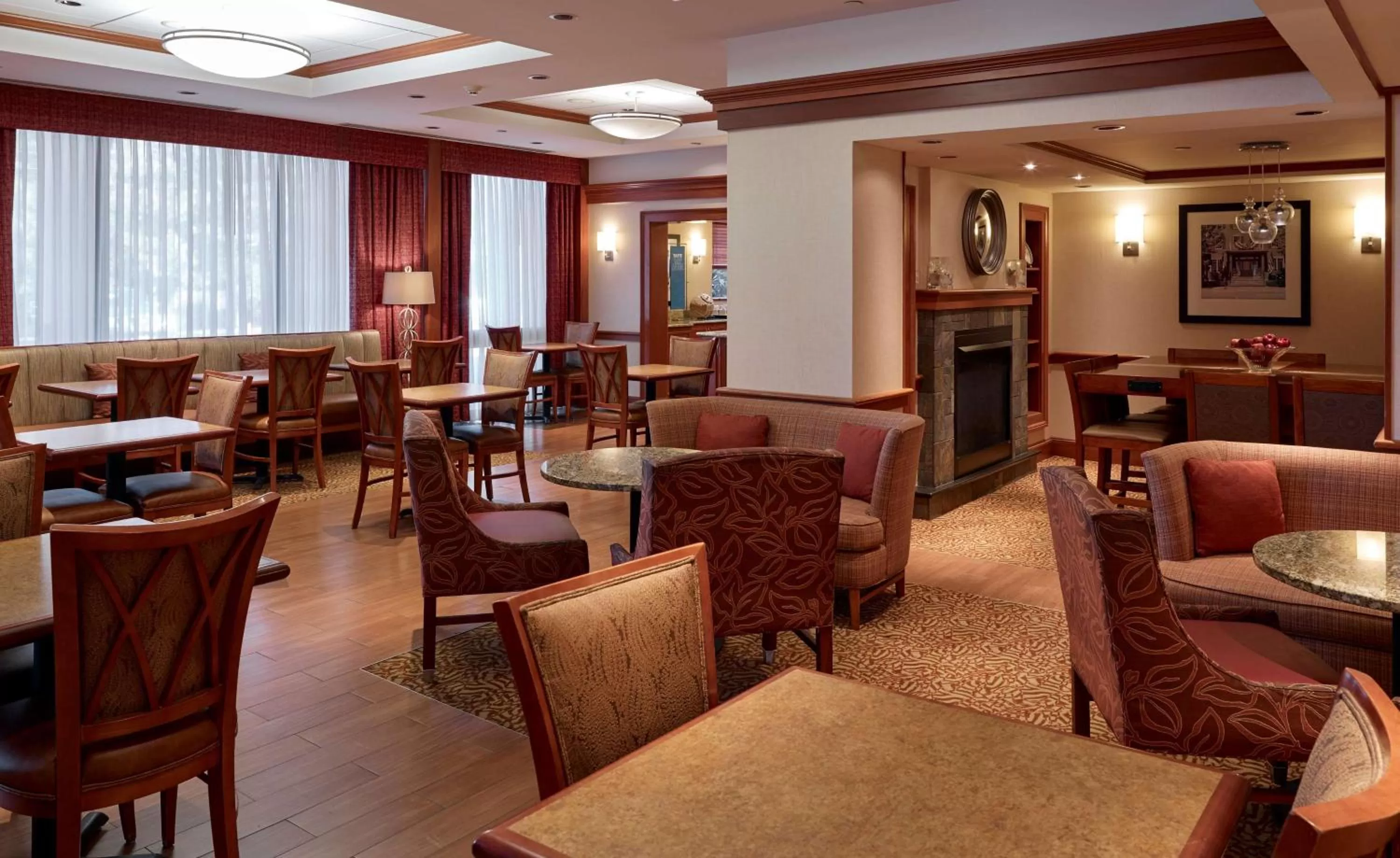 Restaurant/places to eat in Hampton Inn Portland-Airport