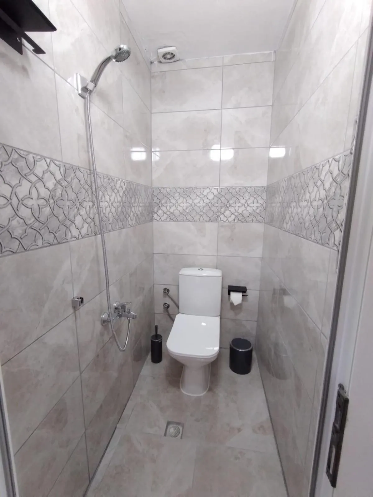 Shower in Anz Guest House Pansiyon
