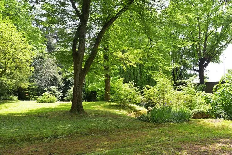 Garden view in The Originals Boutique, Hôtel Terminus, Bourg-en-Bresse Gare