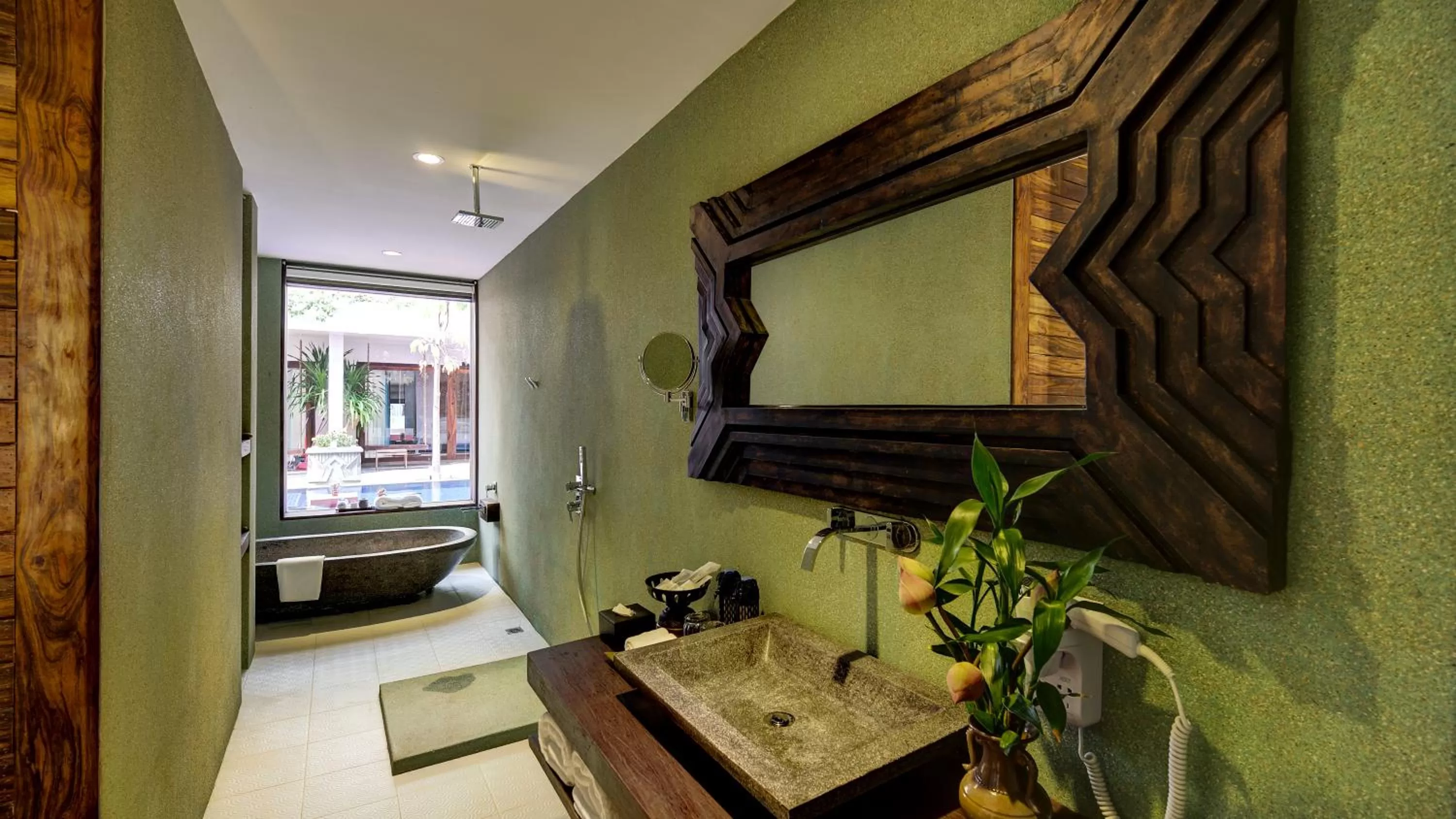 Shower in Golden Temple Retreat