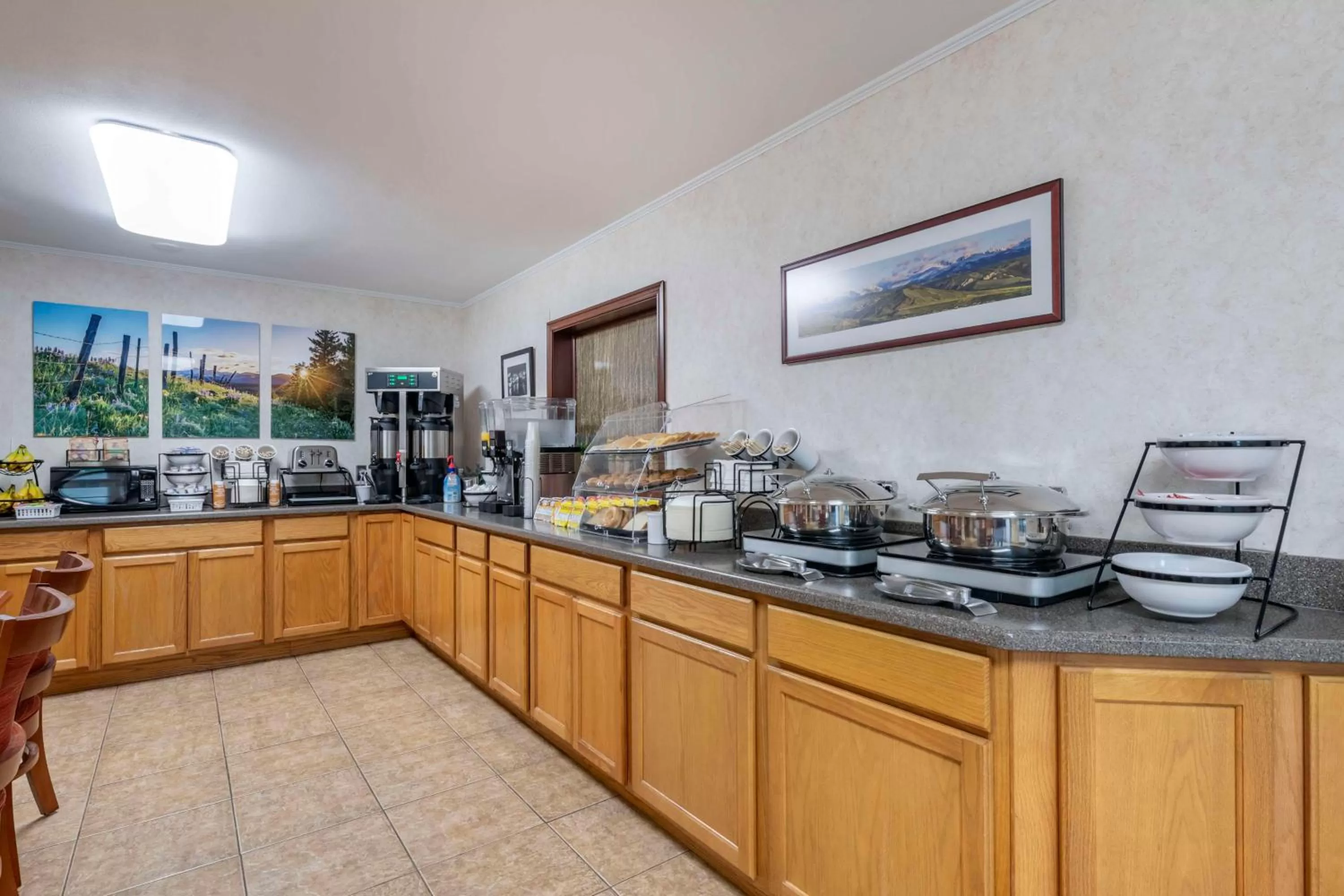 Breakfast in SureStay Plus Hotel by Best Western Buffalo