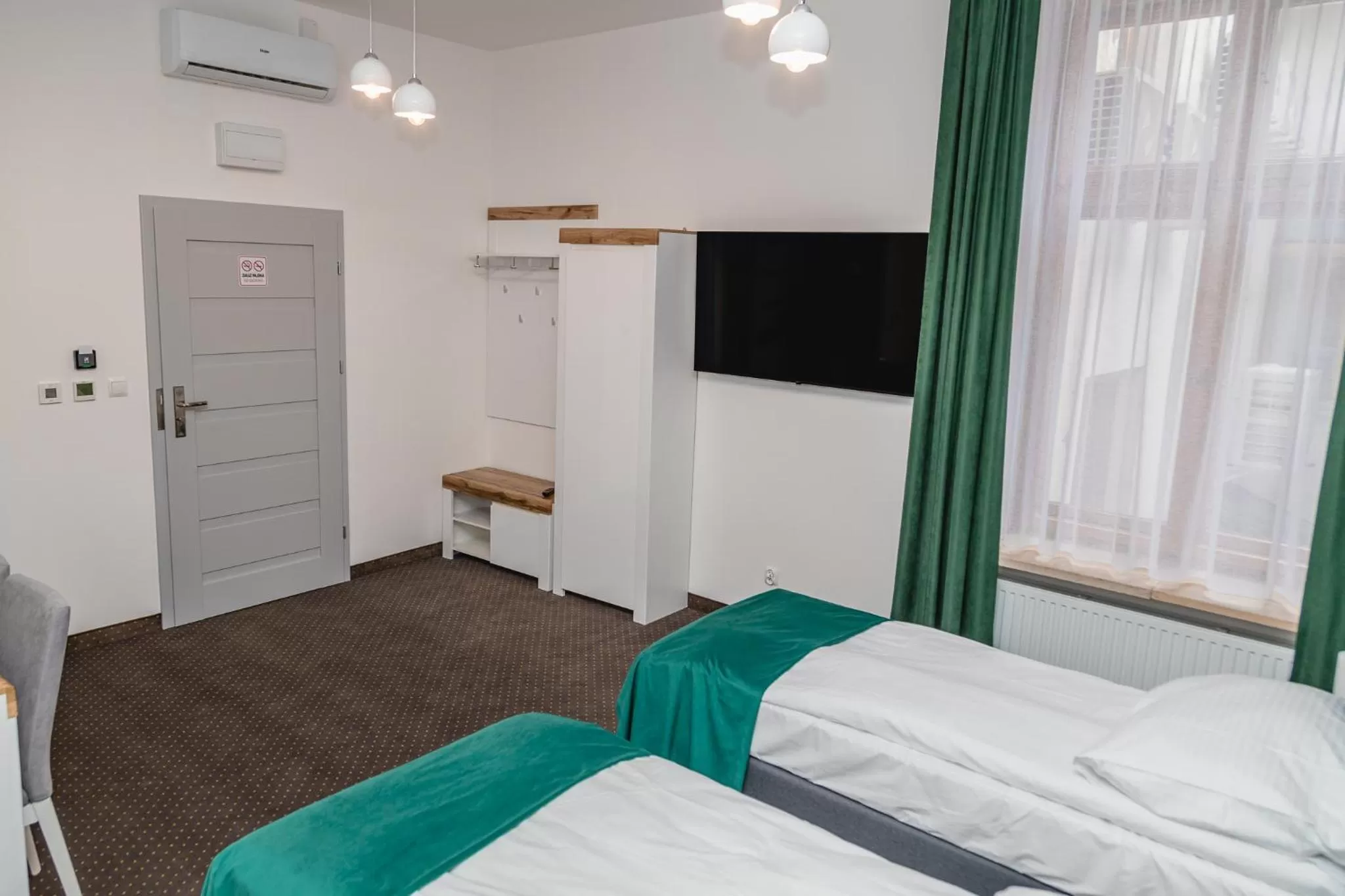 Communal lounge/ TV room, Bed in The Old Townhouse