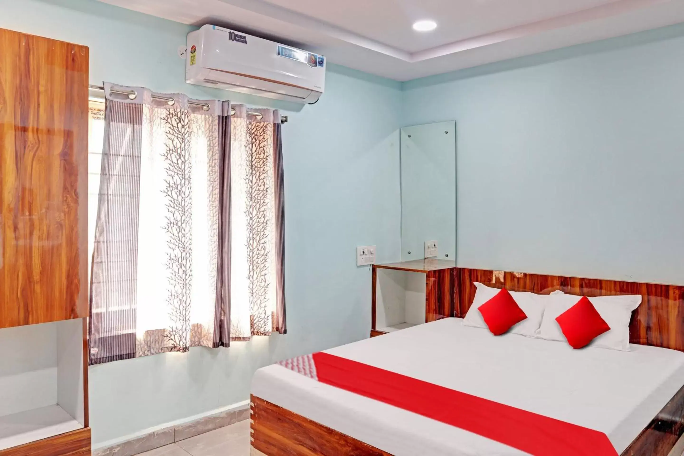 Classic Triple Room - single occupancy in Super OYO Flagship Sai Leela Residency Classic Triple Room - single occupancy in Super OYO Flagship Sai Leela Residency