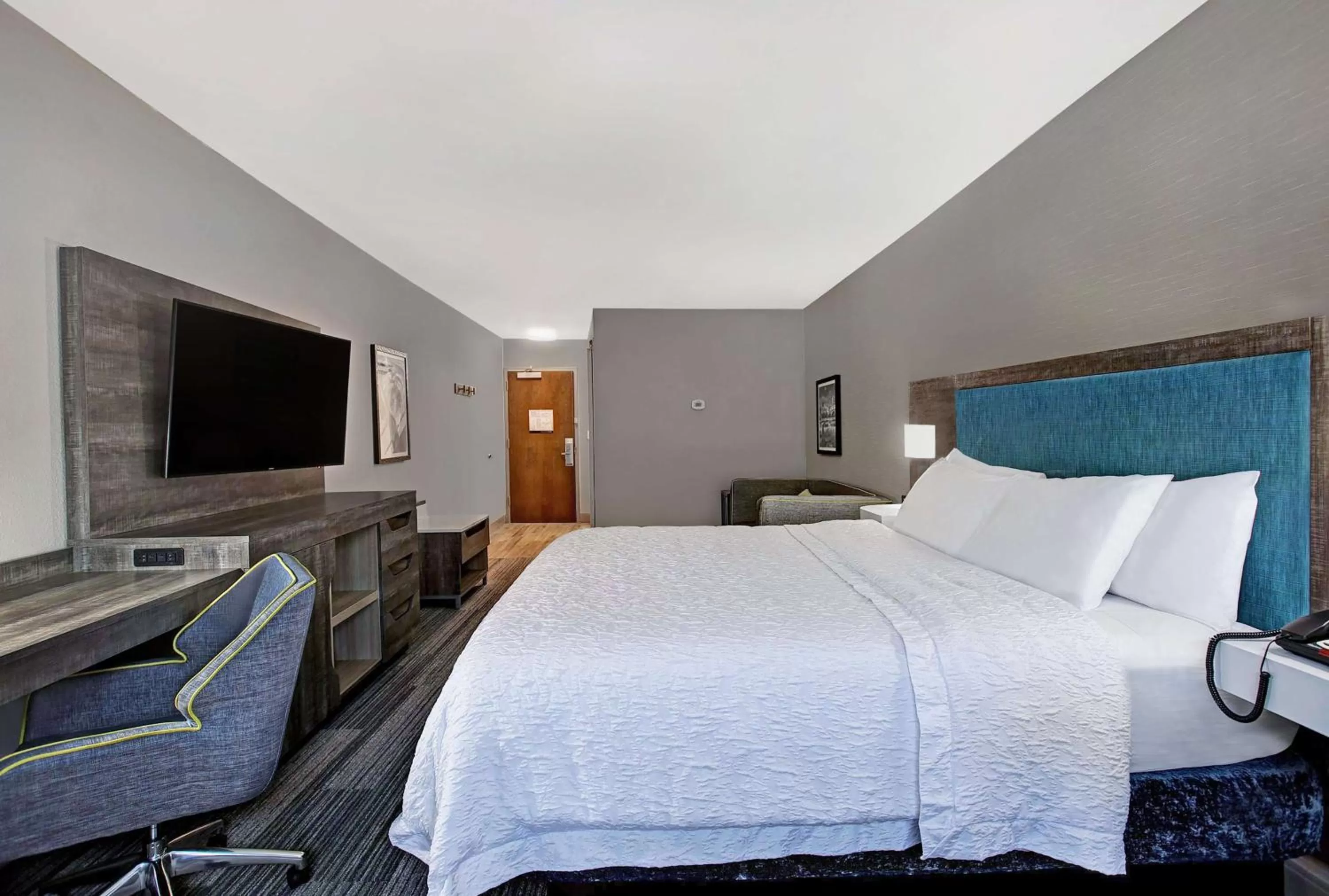 Bedroom, Bed in Hampton Inn Westfield