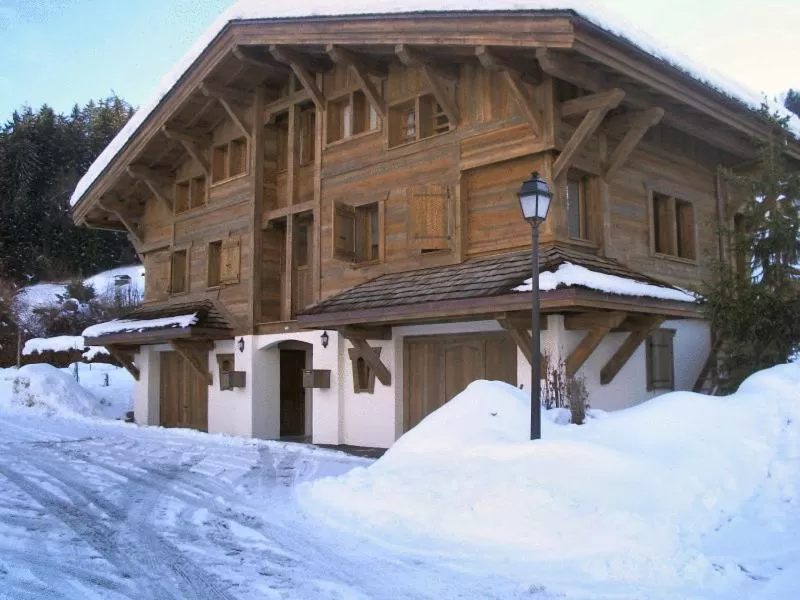 Facade/entrance in Chalets de Julie