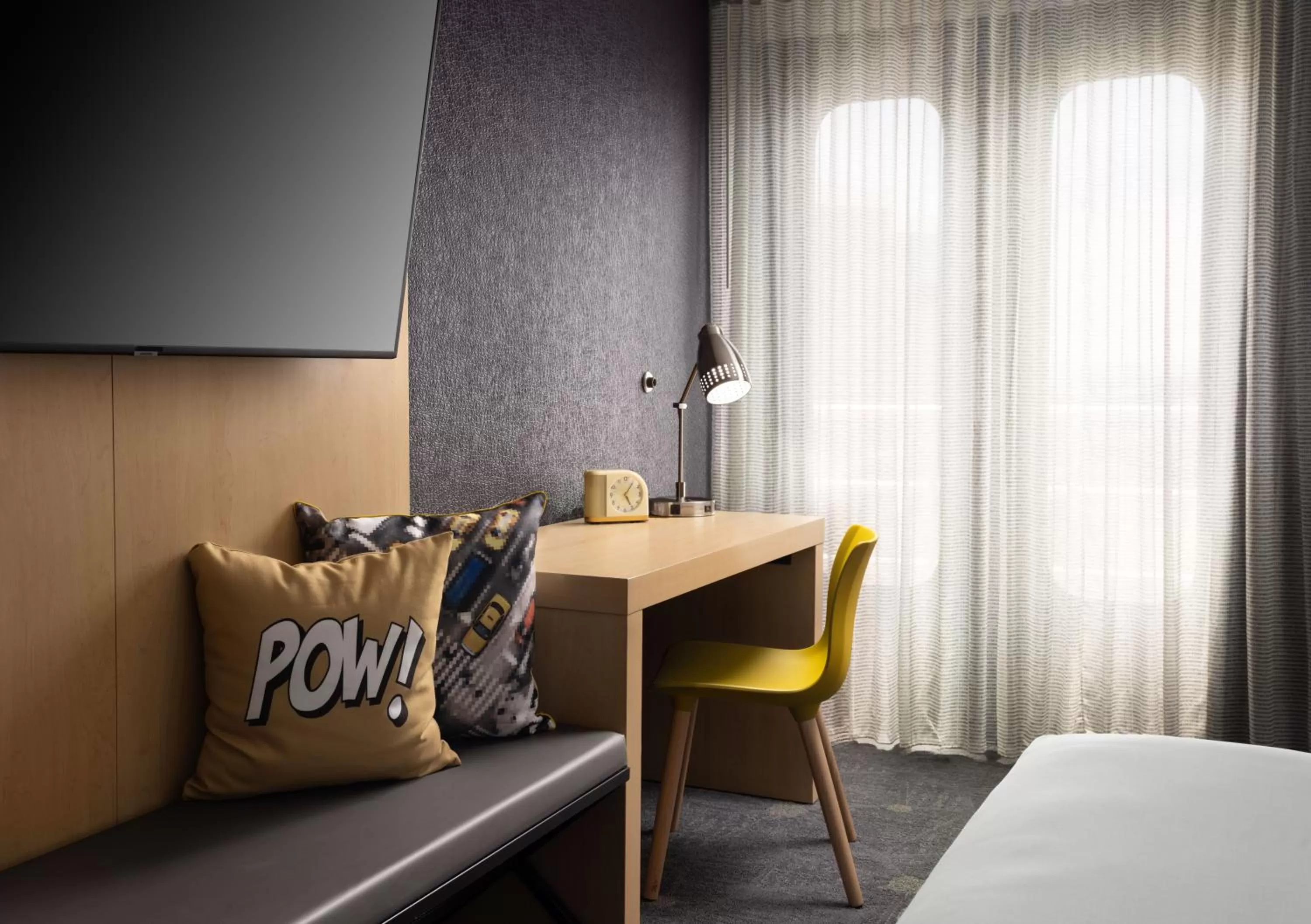 hair dresser, Bed in Aloft El Segundo - Los Angeles Airport