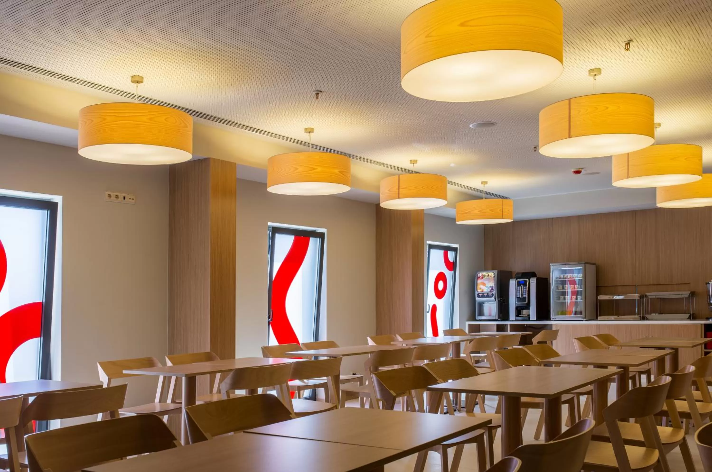 Buffet breakfast in Moov Hotel Porto Norte