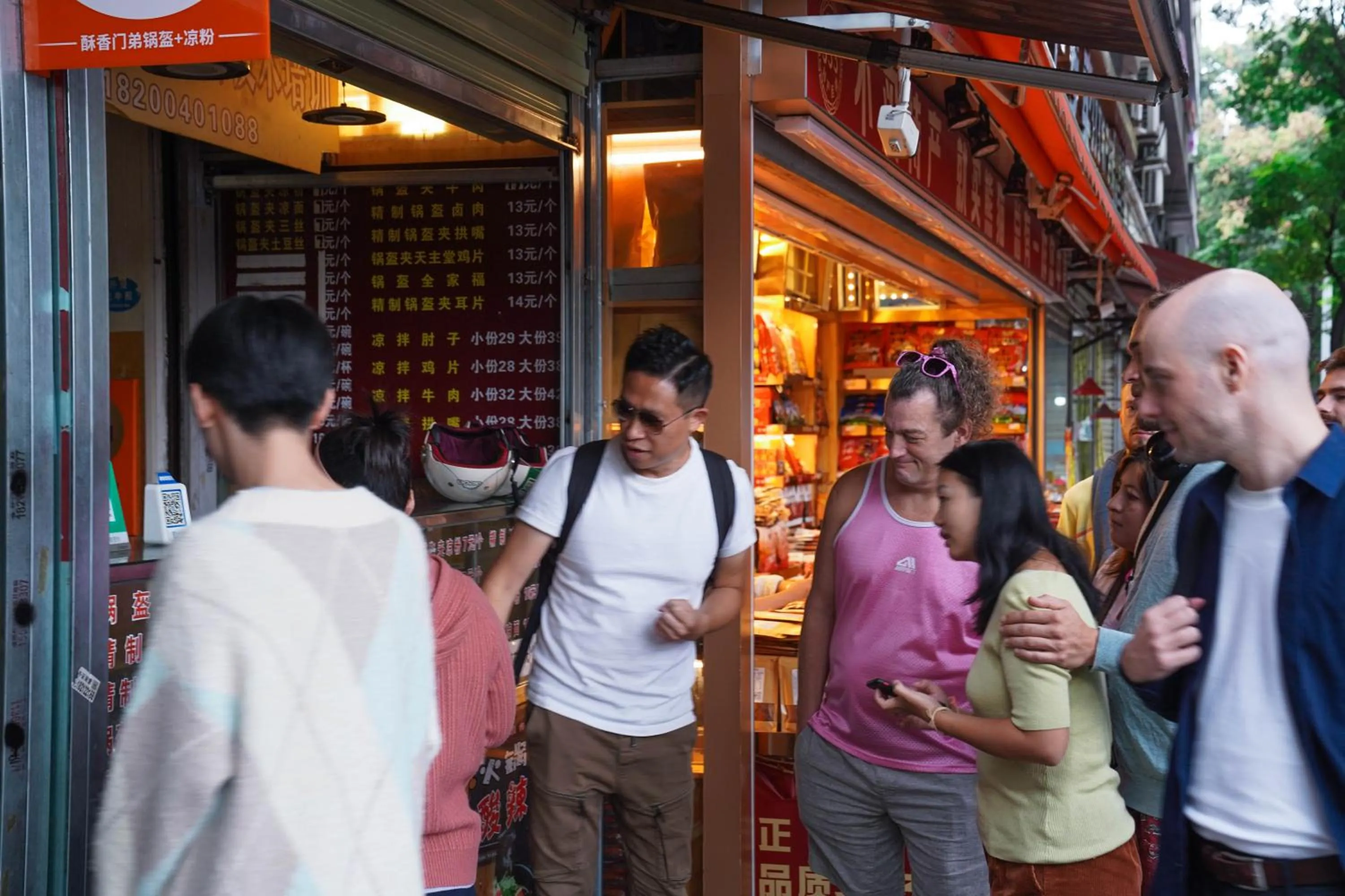 Hiking in Chengdu Mix Hostel Backpackers