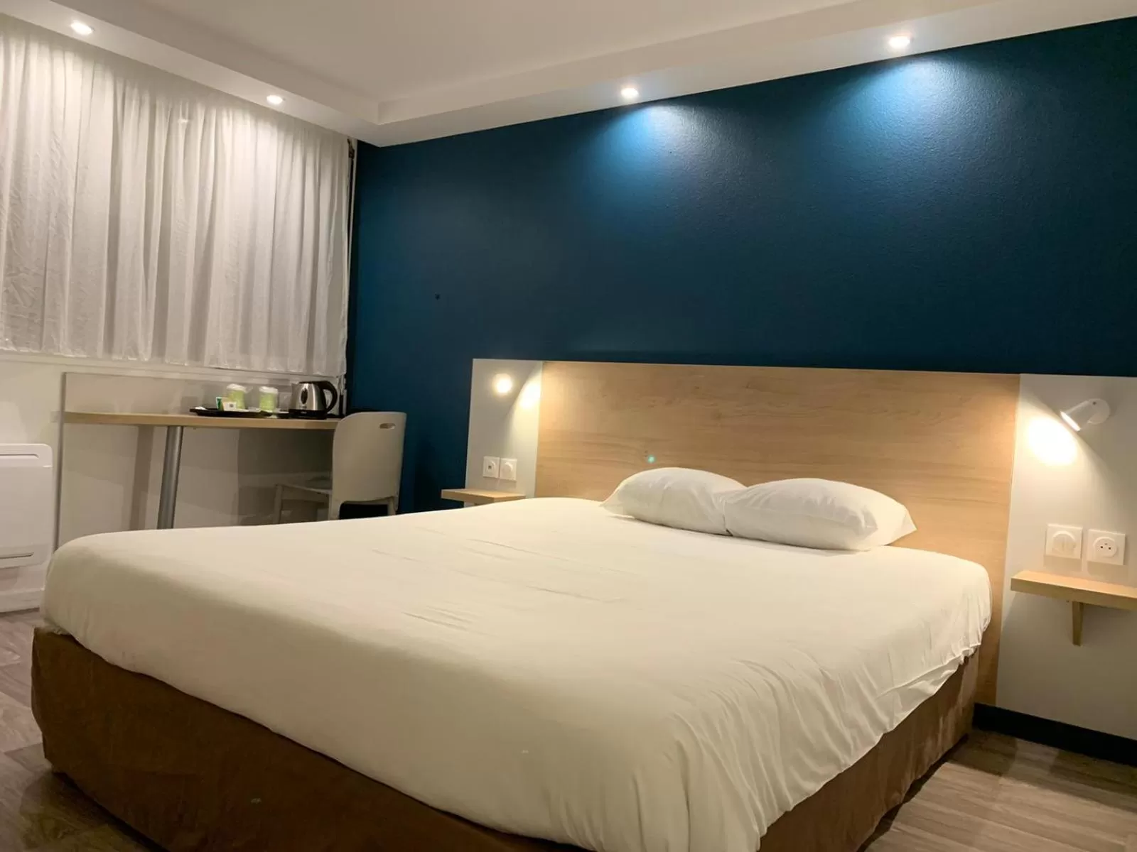 Bed in KYRIAD Issoudun