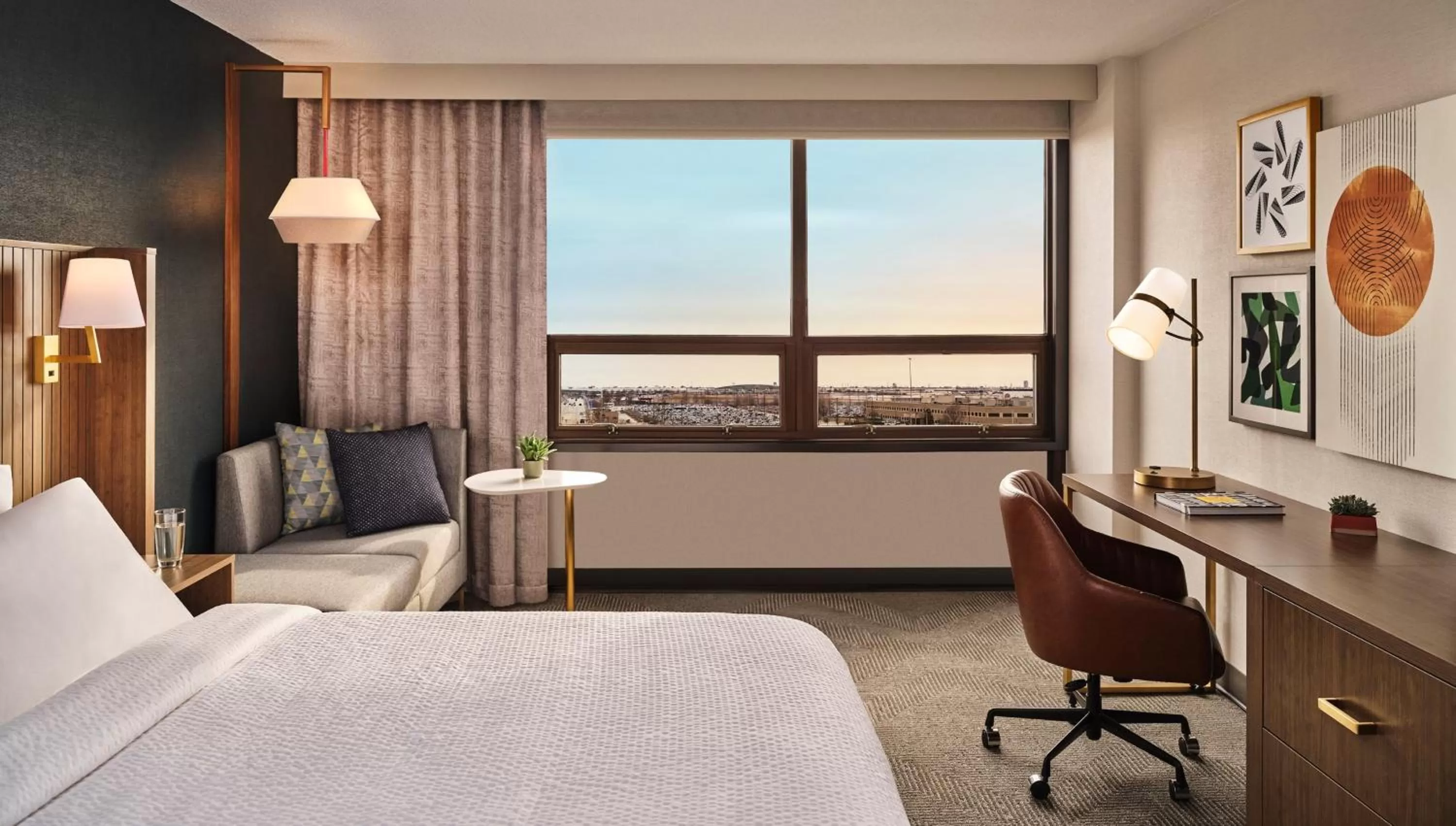 Photo of the whole room, Bed in Holiday Inn Chicago O'Hare - Rosemont by IHG