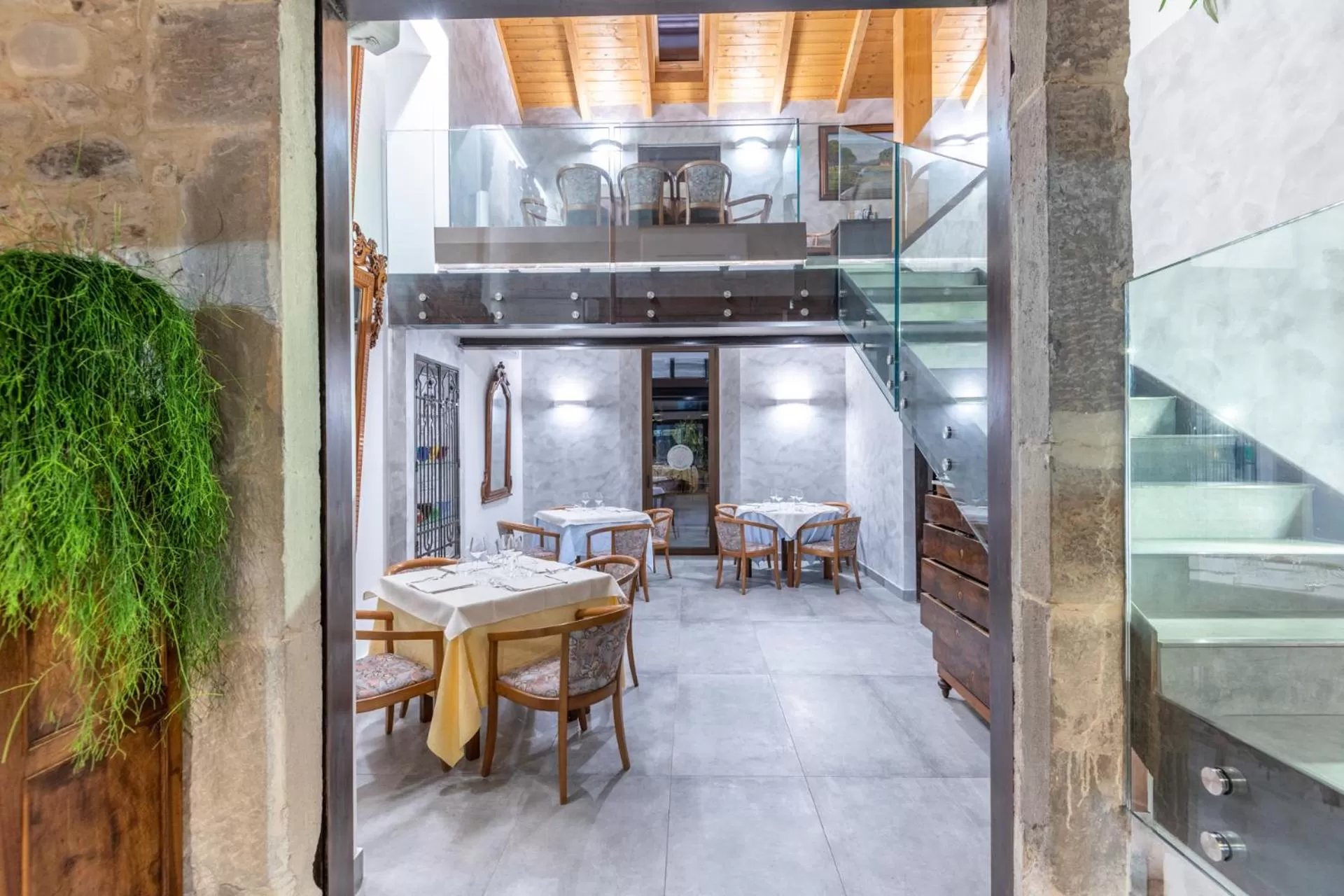 Restaurant/places to eat in Hotel Roma