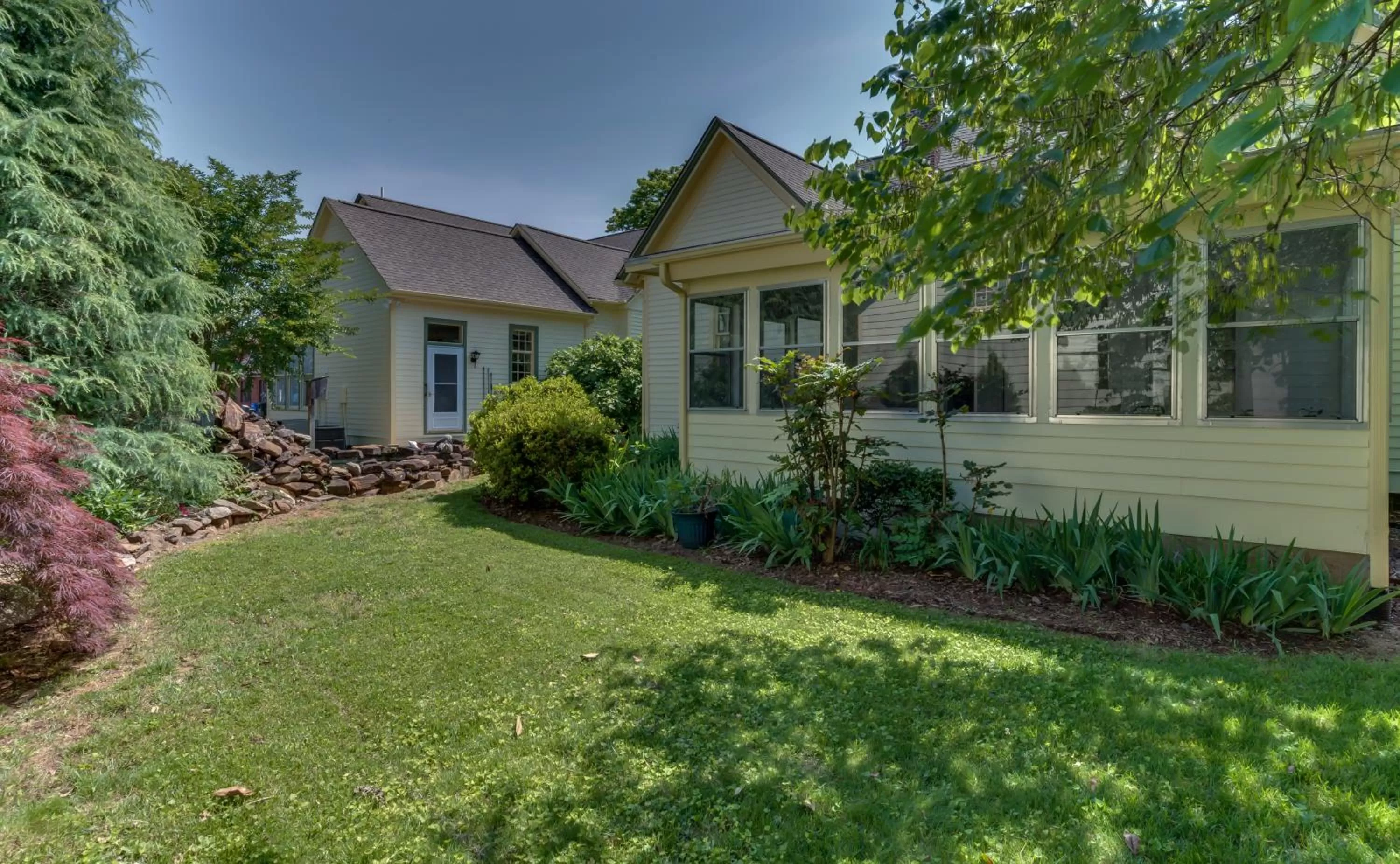 Property building in Carrier Houses Bed & Breakfast