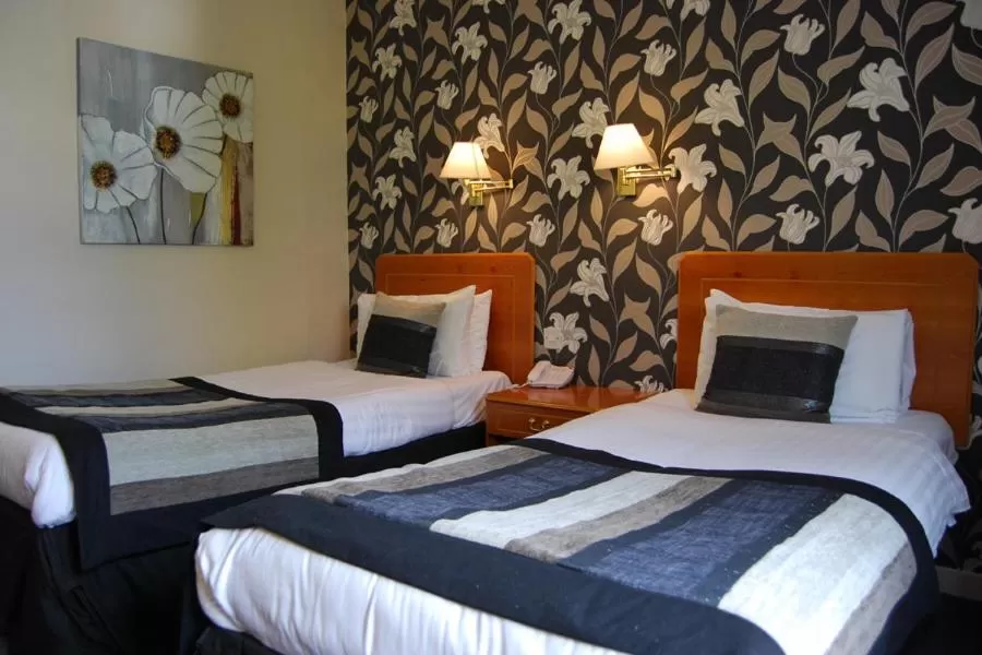 Bedroom, Bed in The Tontine Hotel