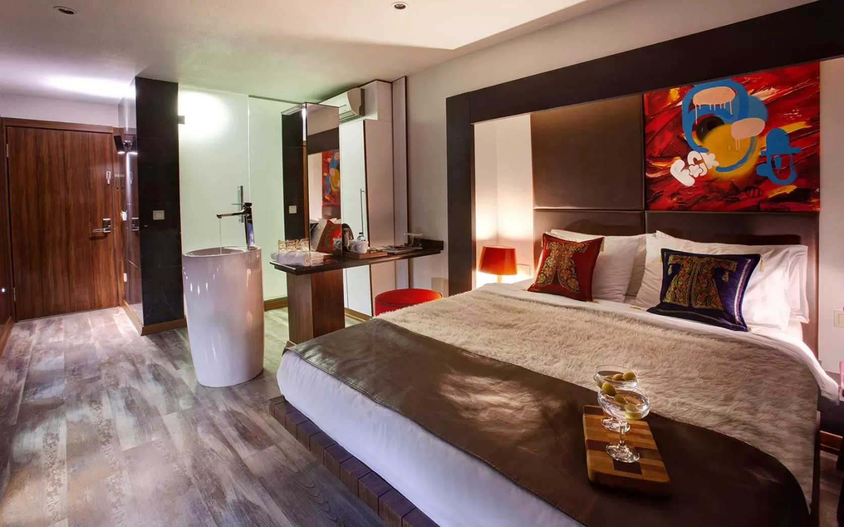 Photo of the whole room, Bed in Duo Galata Hotel