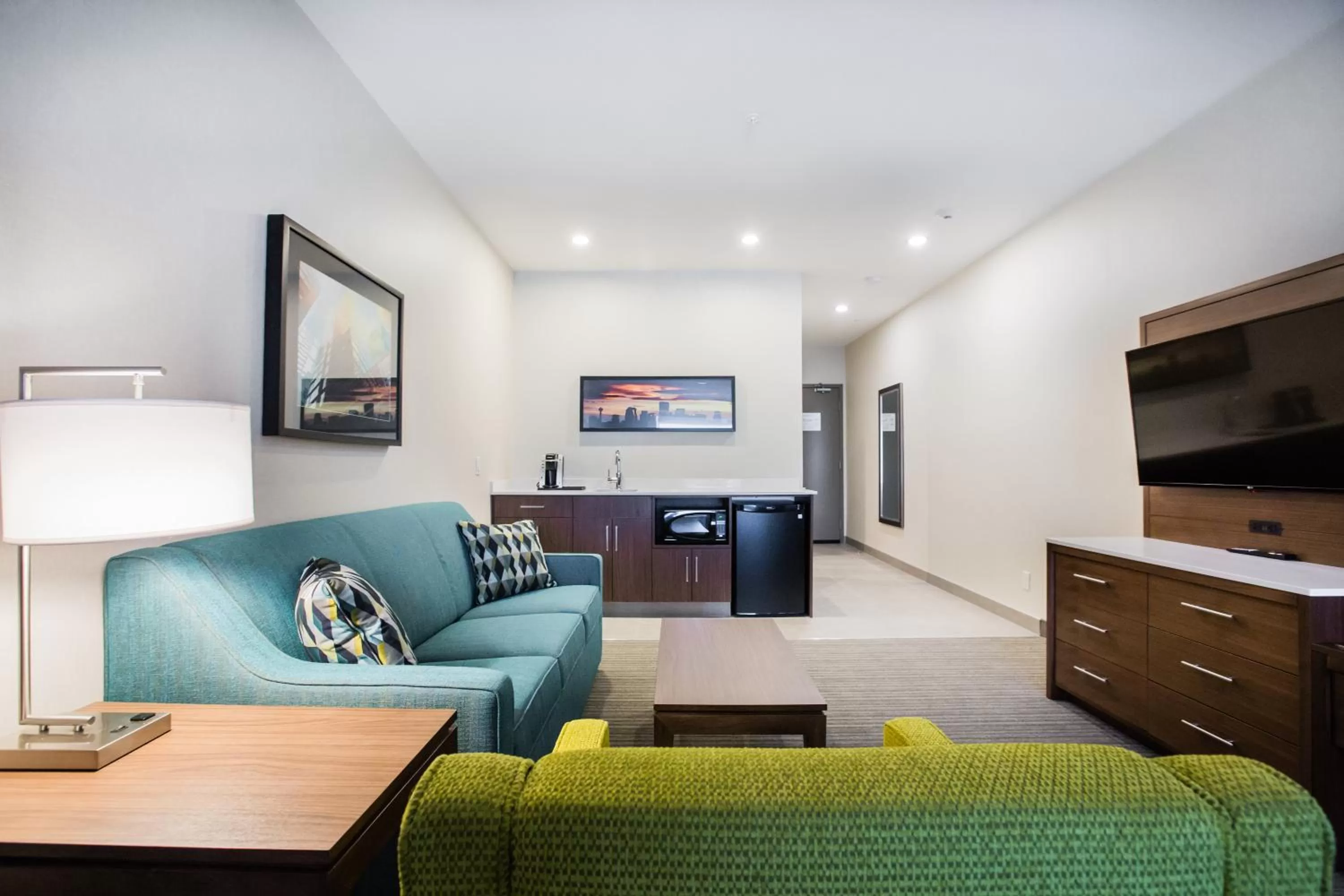 Photo of the whole room in Holiday Inn Hotel & Suites Calgary South - Conference Ctr by IHG