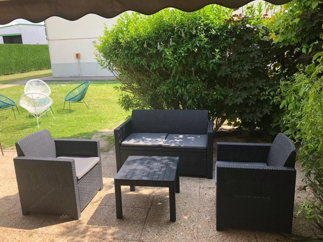 Patio in Hôtel Campanile Orléans Nord - Saran