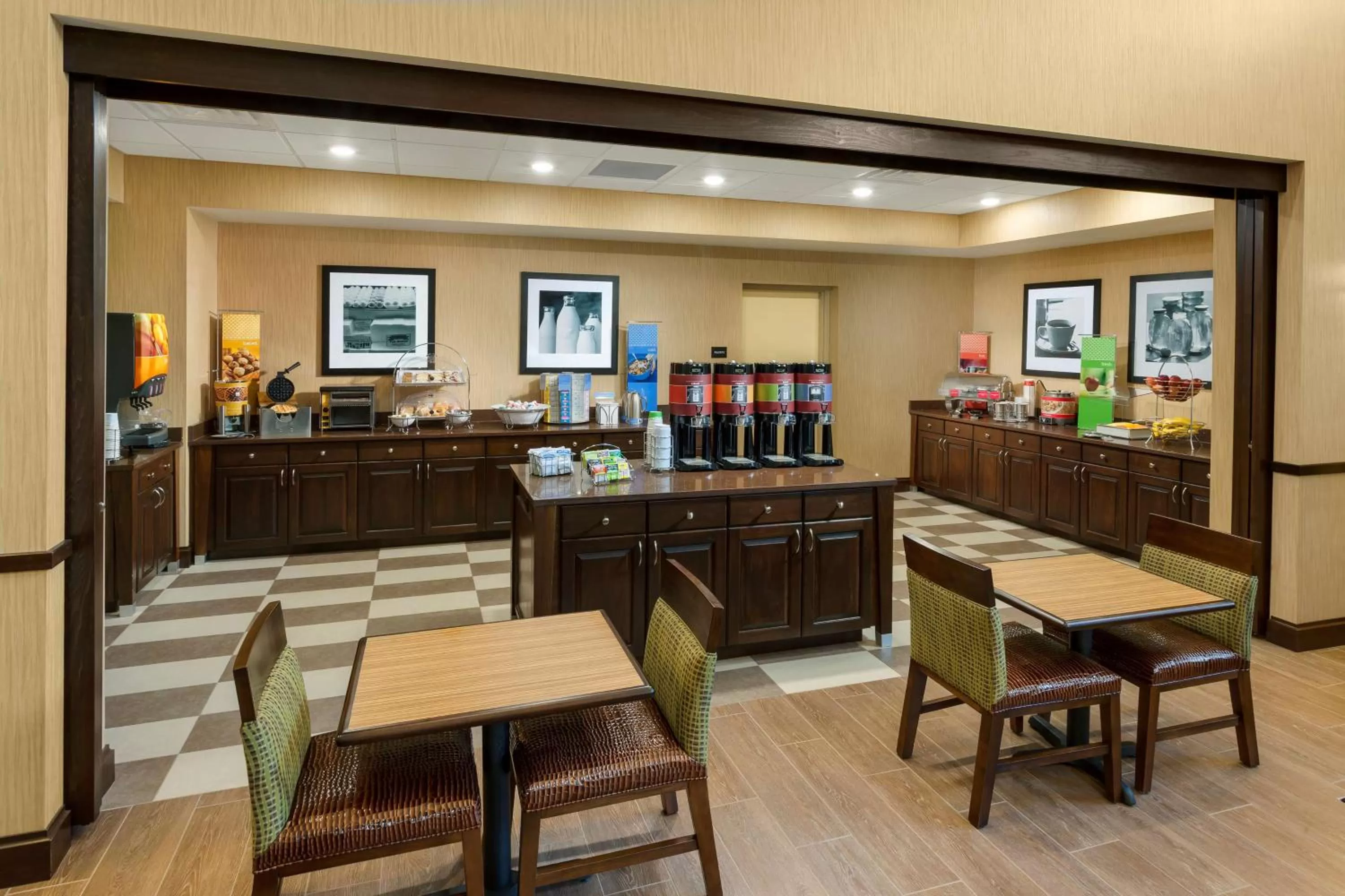 Restaurant/places to eat in Hampton Inn & Suites Williamsport - Faxon Exit