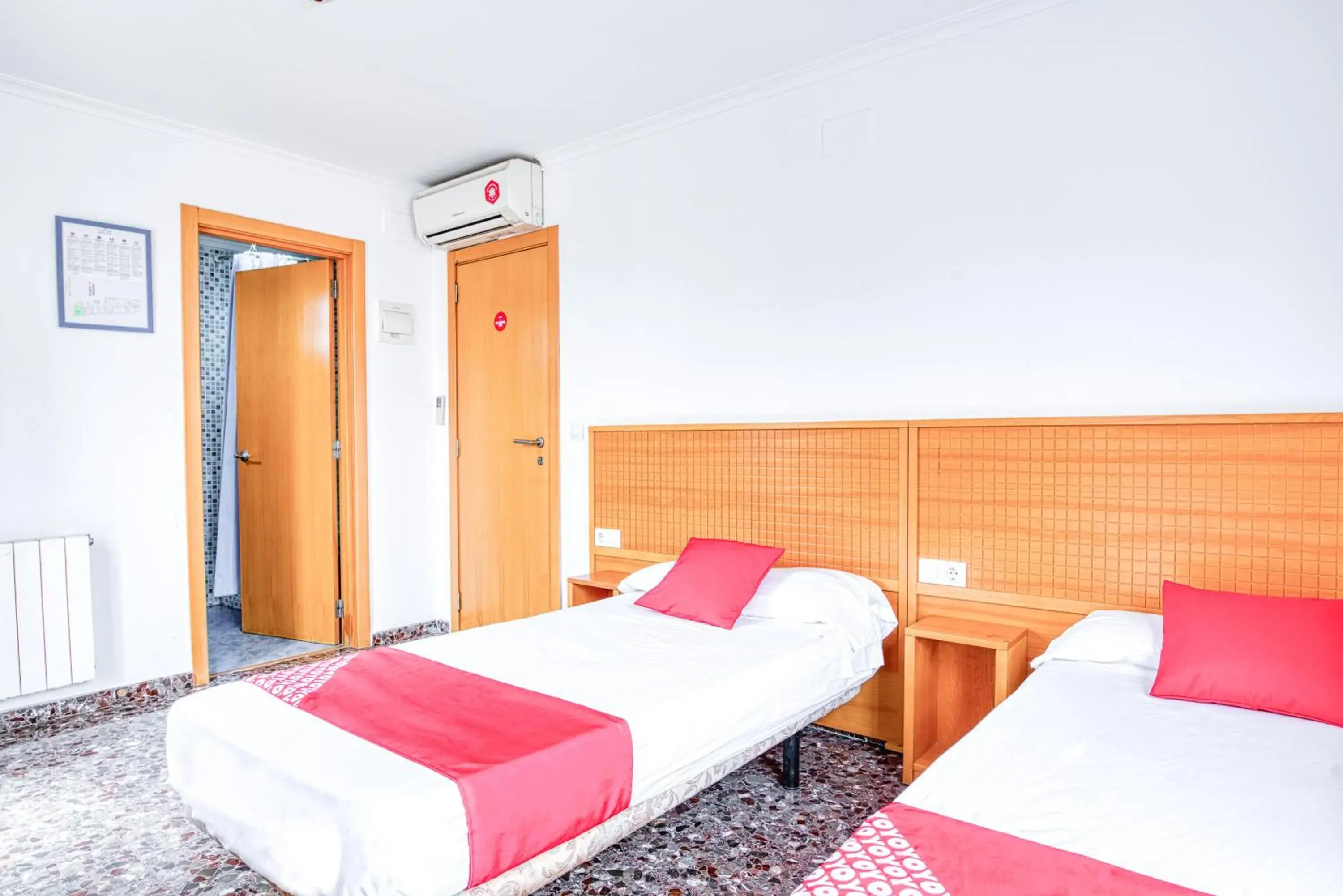 Twin Room - single occupancy in Hostal Nova Picanya Twin Room - single occupancy in Hostal Nova Picanya