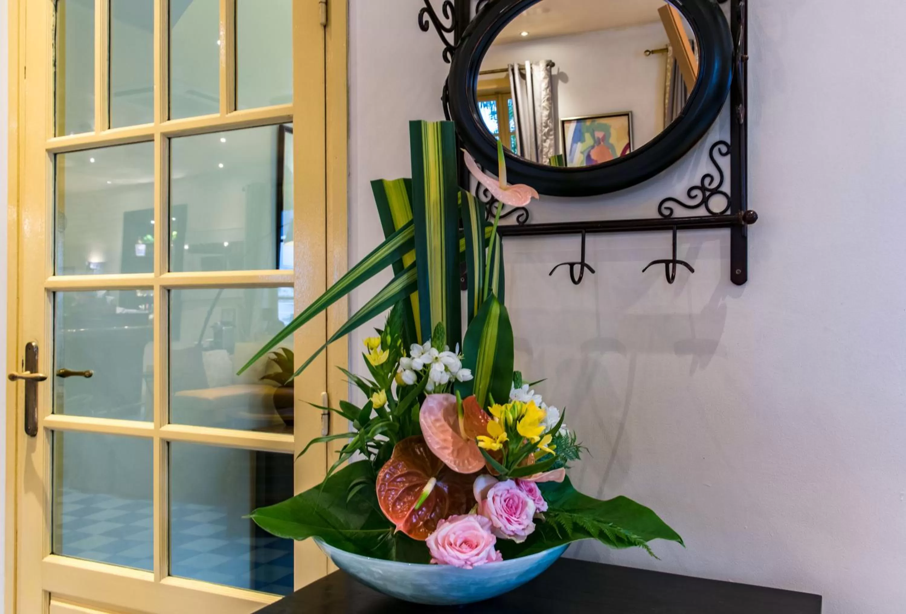 Decorative detail in Le Juliette Dodu- Le charme d'un monument historique