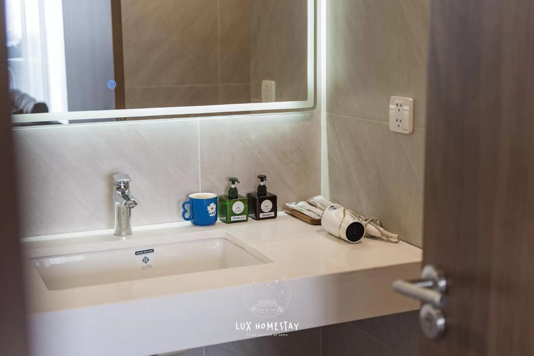 Shower in Lux Westlake Studio