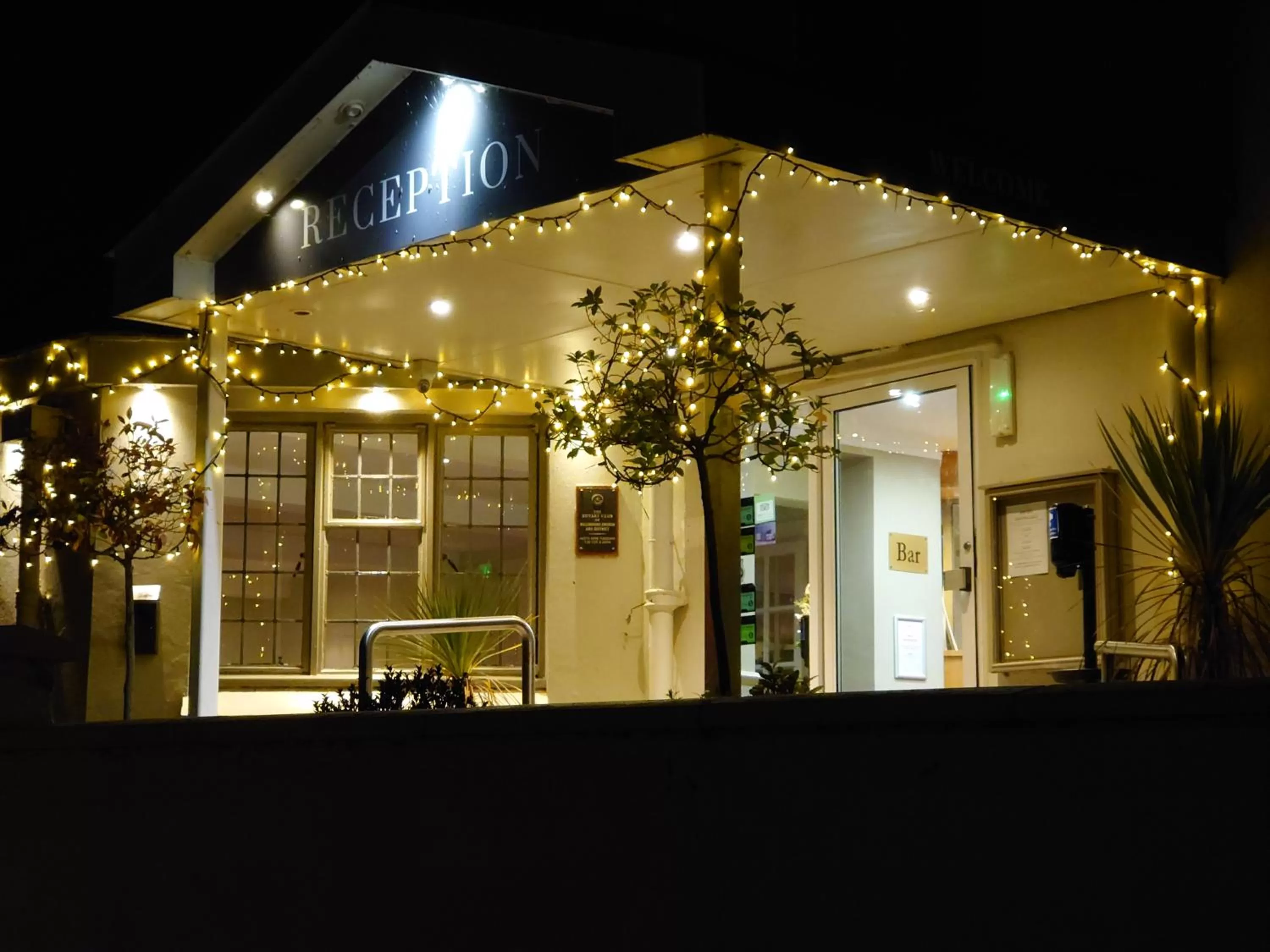 Property building in Shillingford Bridge Hotel