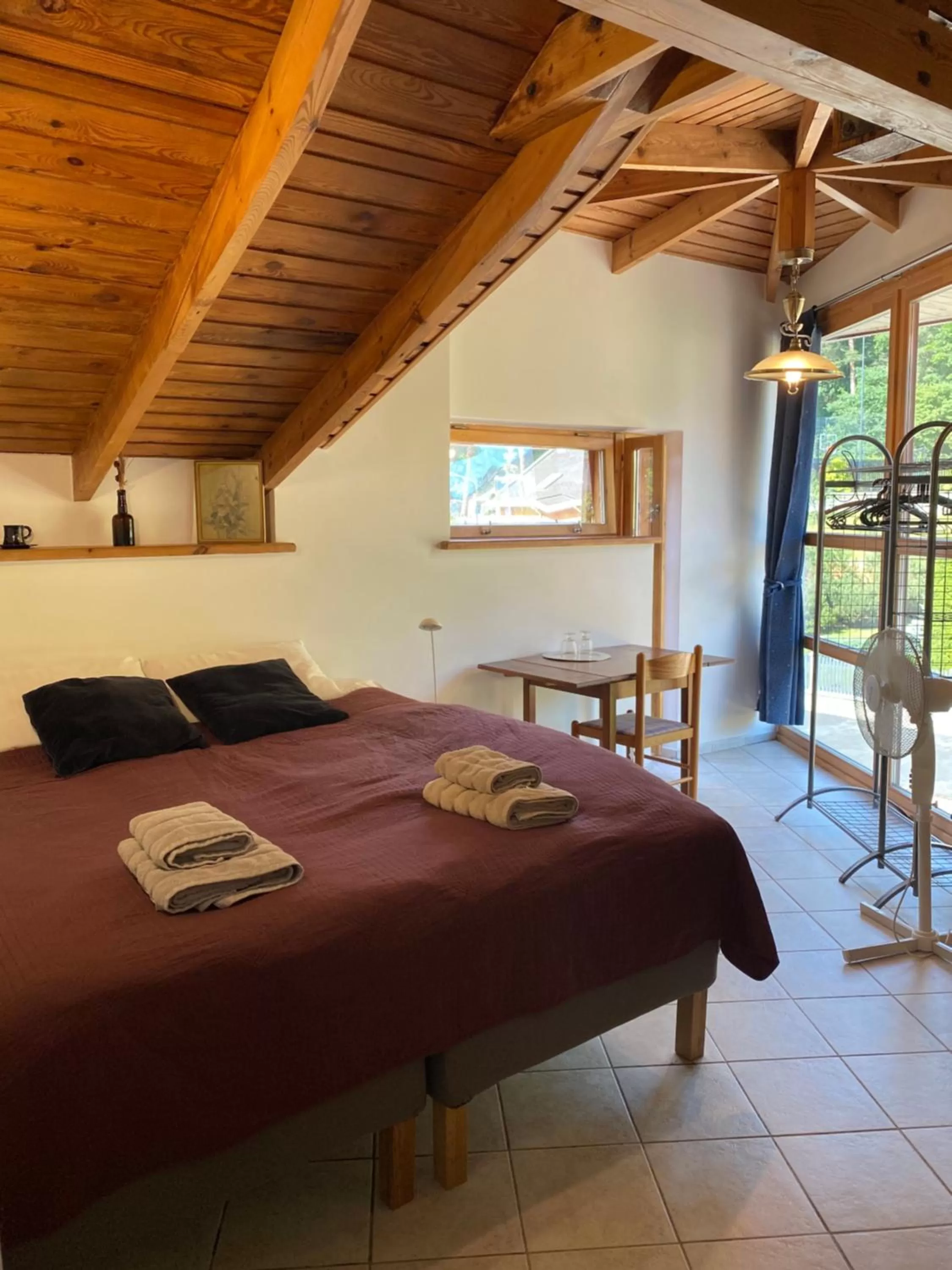 Double Room with Shared Bathroom in House of Sun