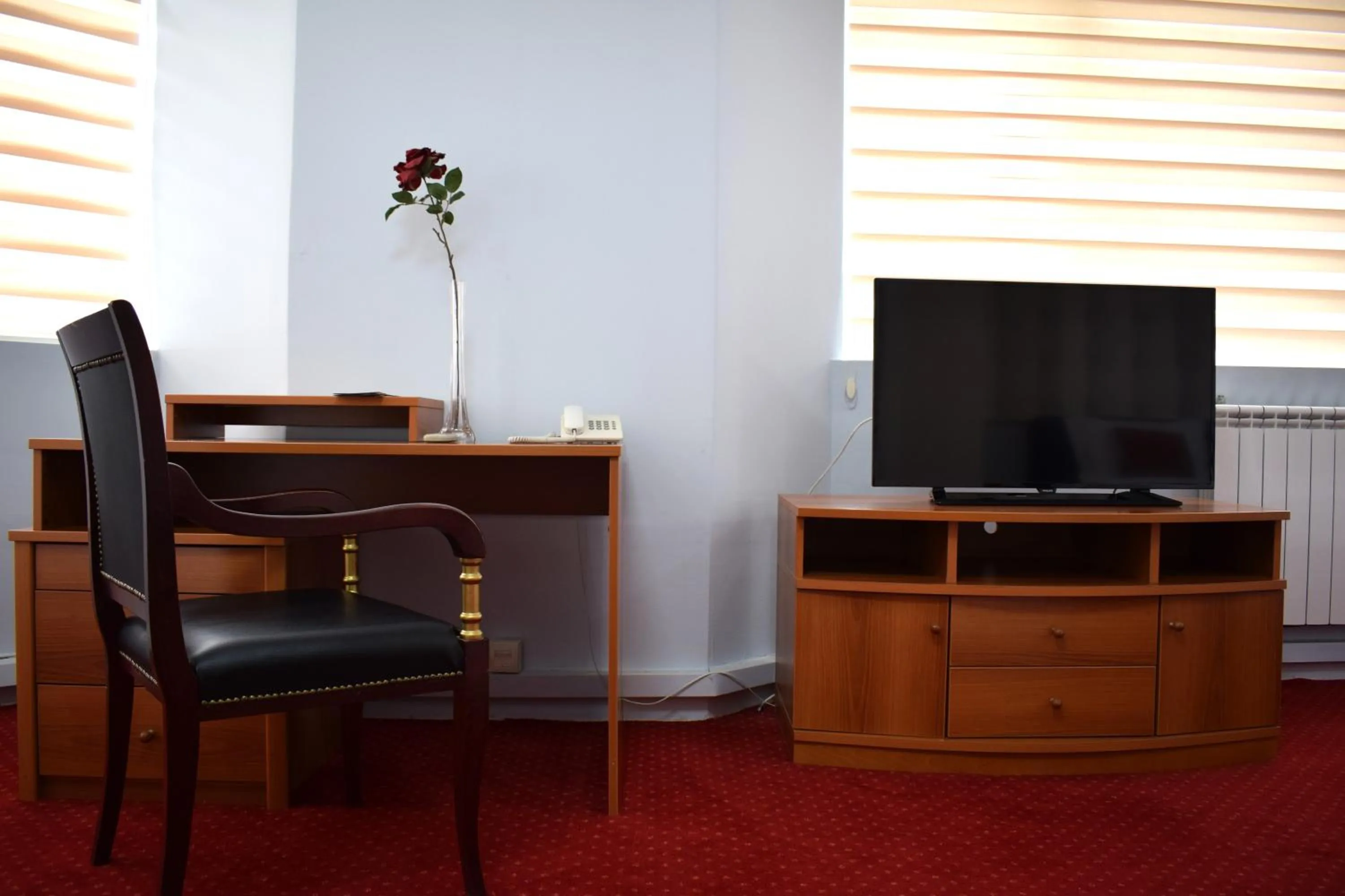 Hotel Aristocrat & Fish Restaurant