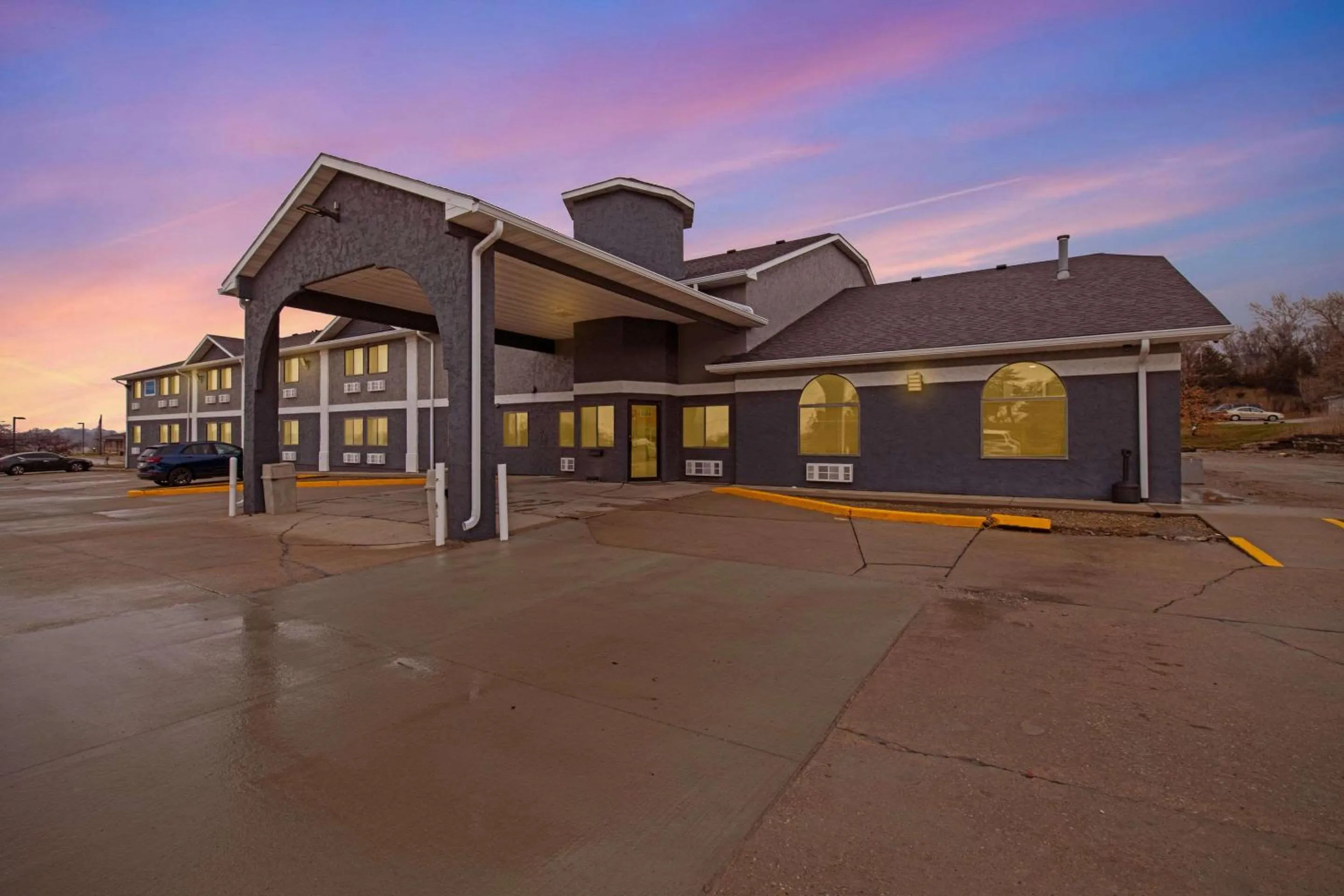 Property building in Rodeway Inn Red Oak