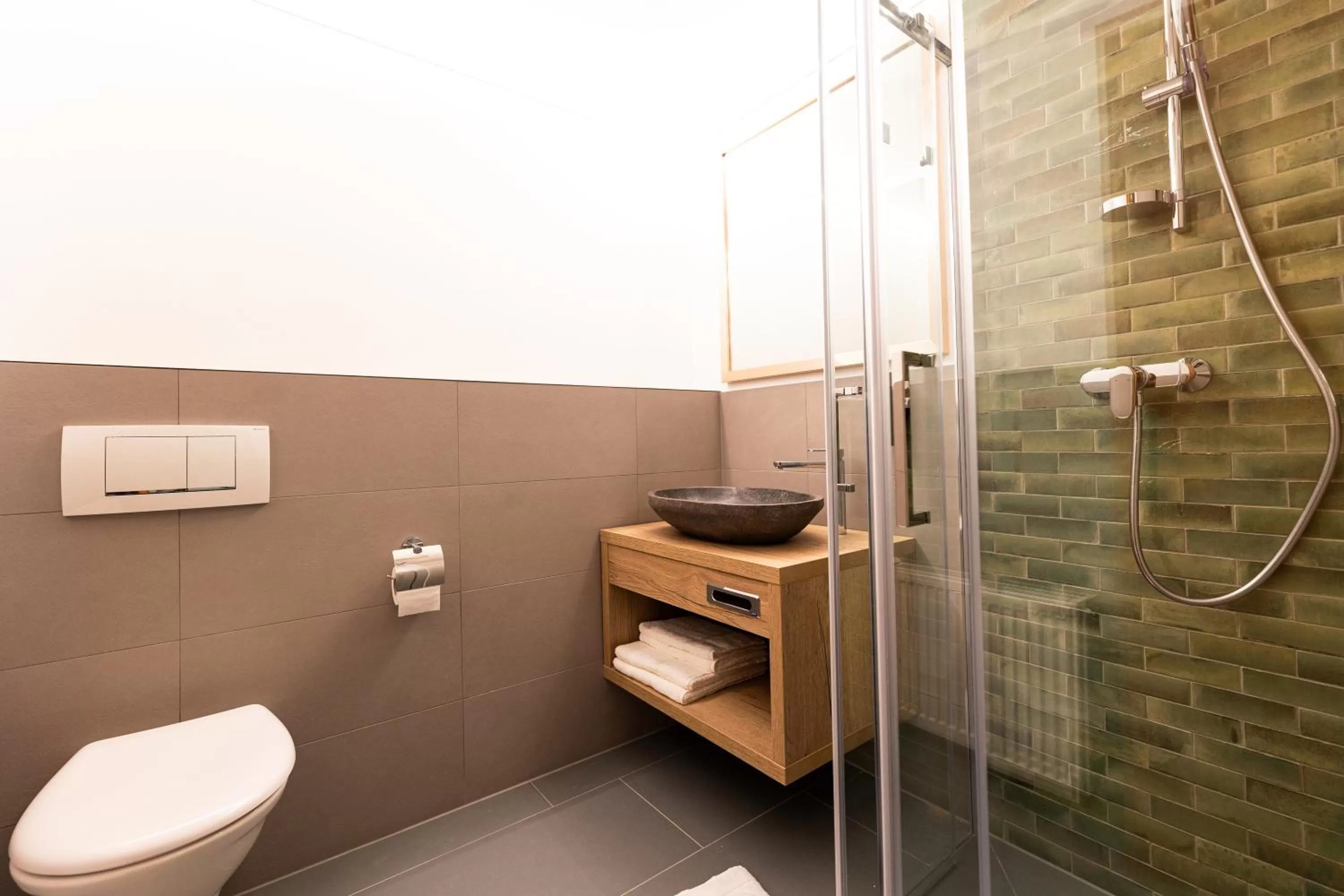 Bathroom in Wellness Aparthotel "Lechlife" incl Pool - 400m zum LIFT