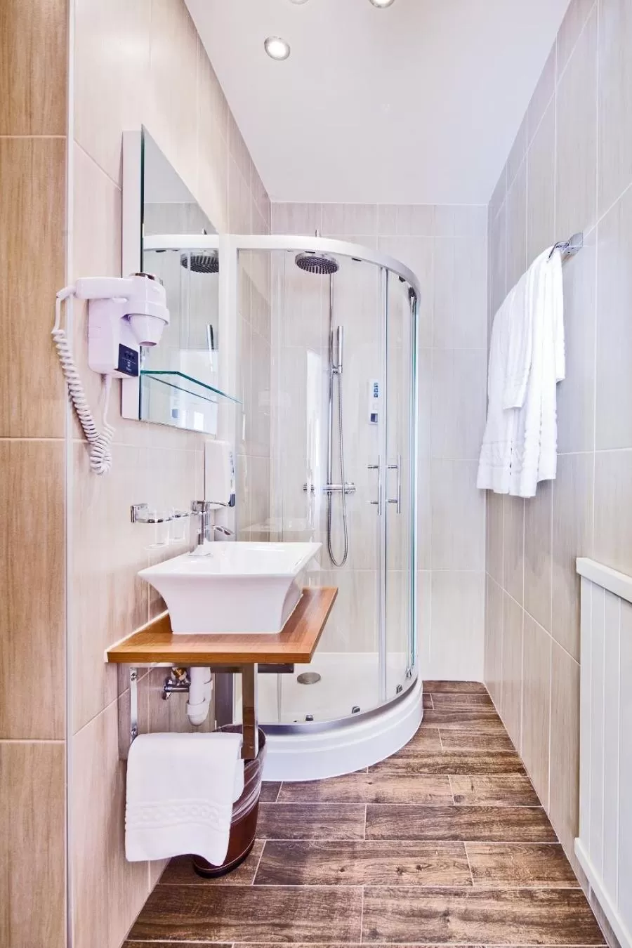 Shower in Hotel Strasbourg