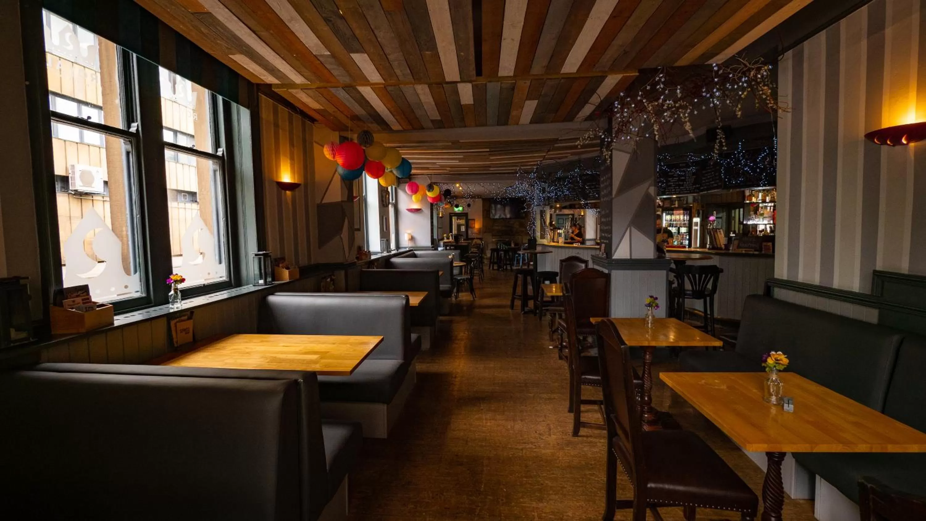 Restaurant/places to eat in The Royal Hotel and Bar