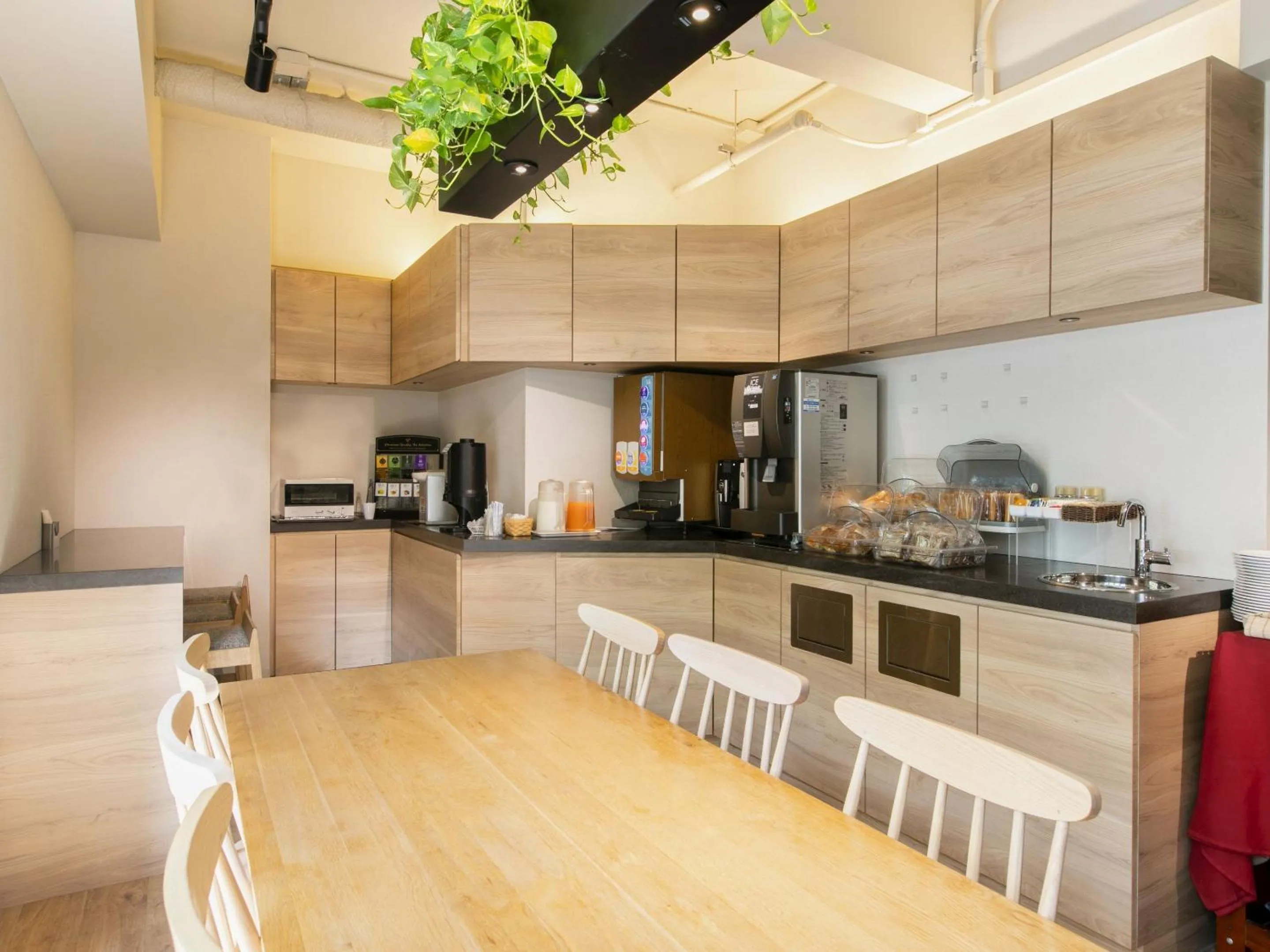 Communal lounge/ TV room in Hotel Wing International Korakuen