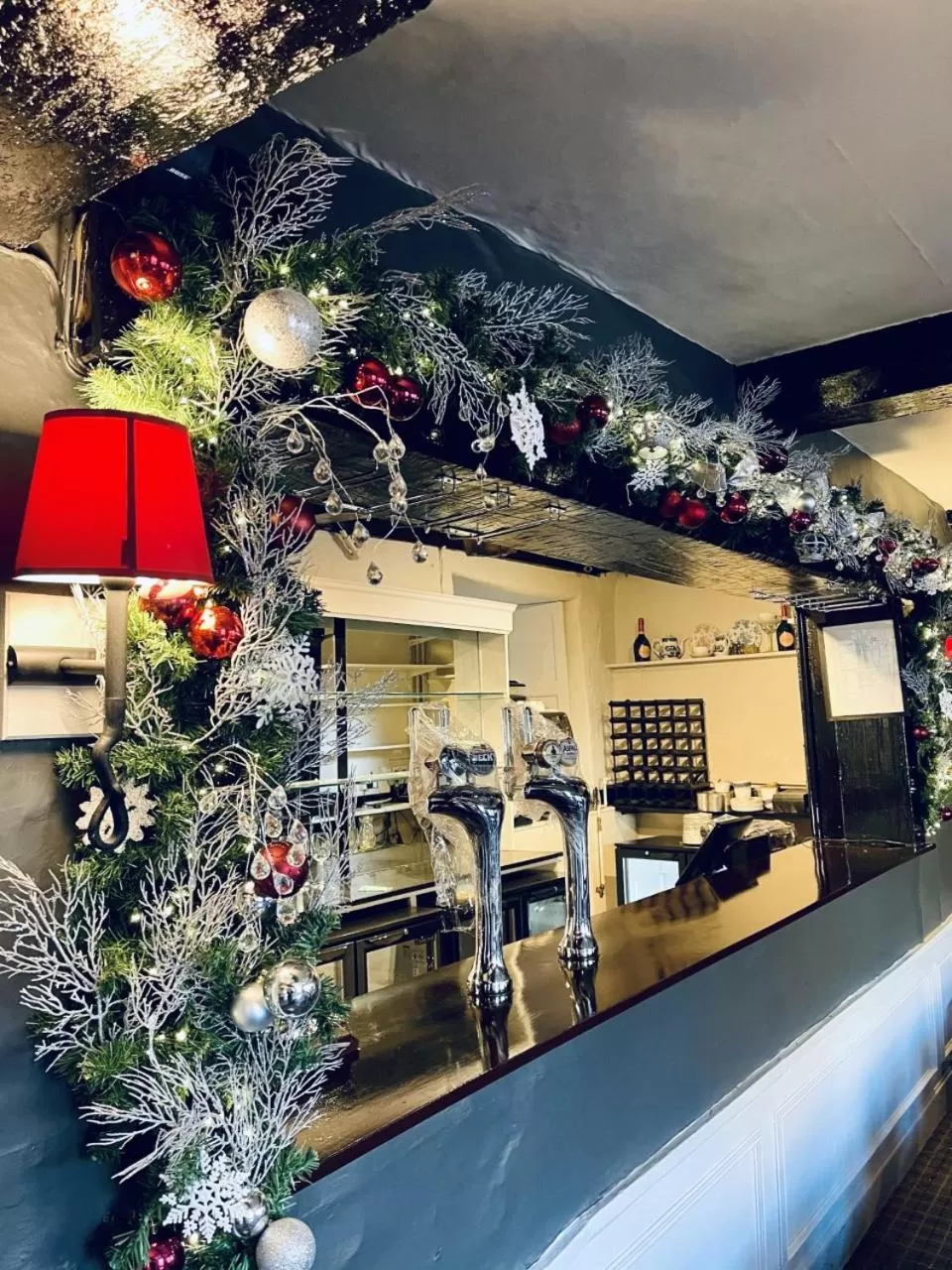 Restaurant/places to eat in Macdonald Bear Hotel