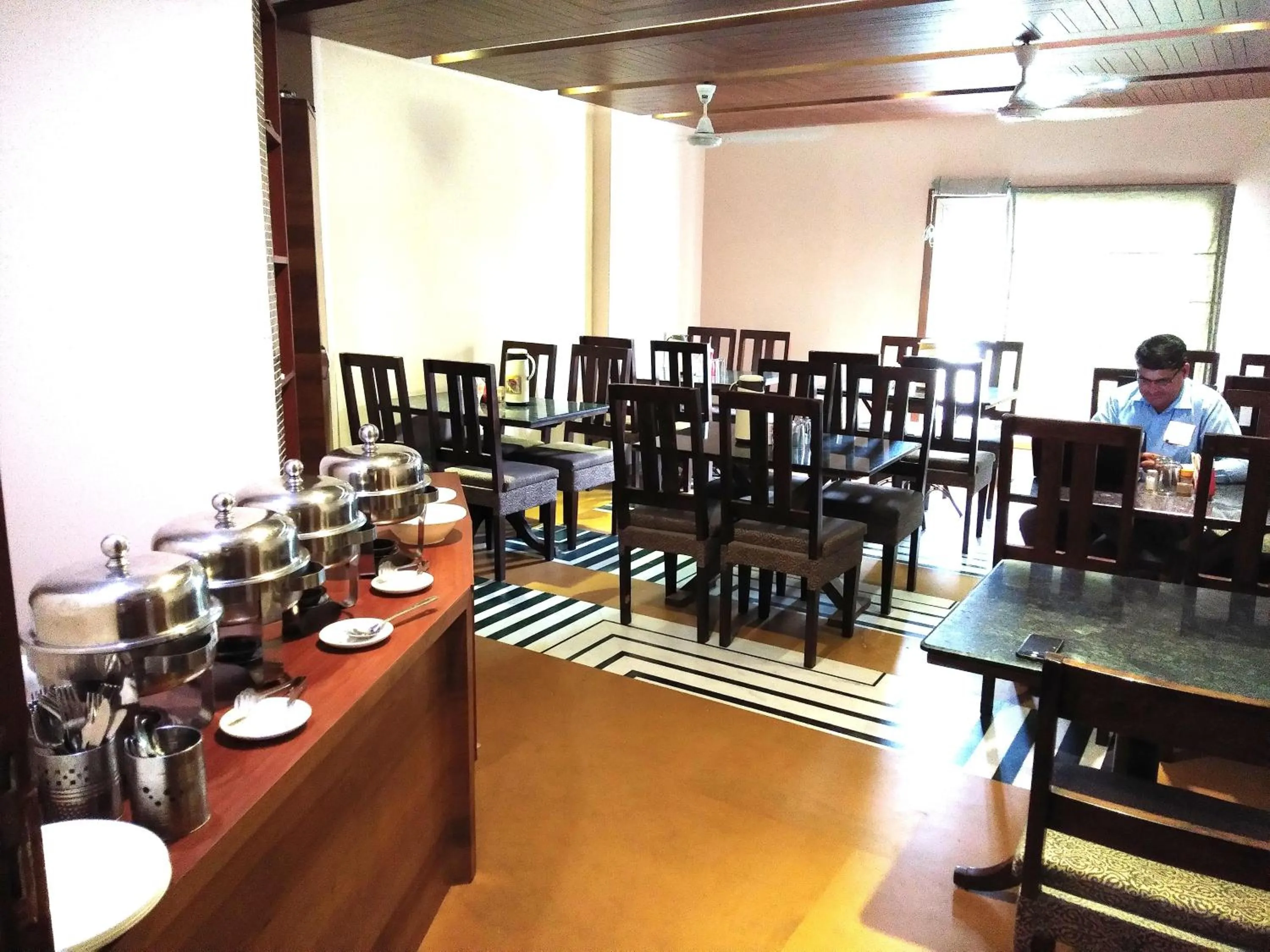 Restaurant/places to eat in Hotel Shalimar Palace