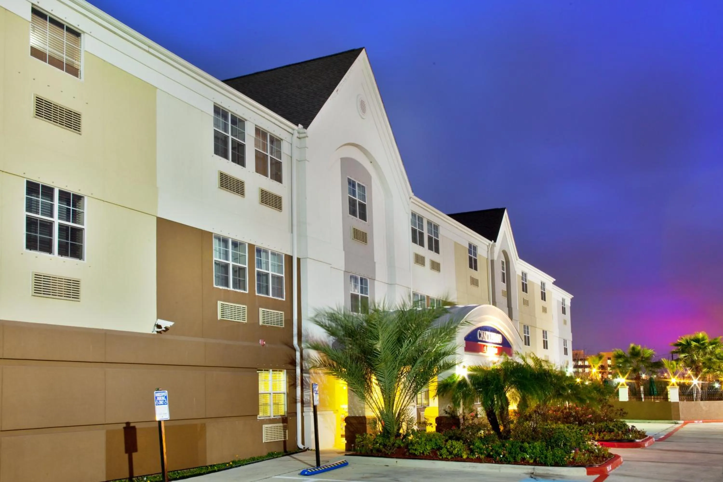 Property building in Candlewood Suites Galveston by IHG