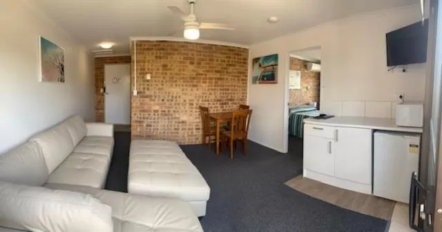 Golden Beach Motor Inn, Caloundra