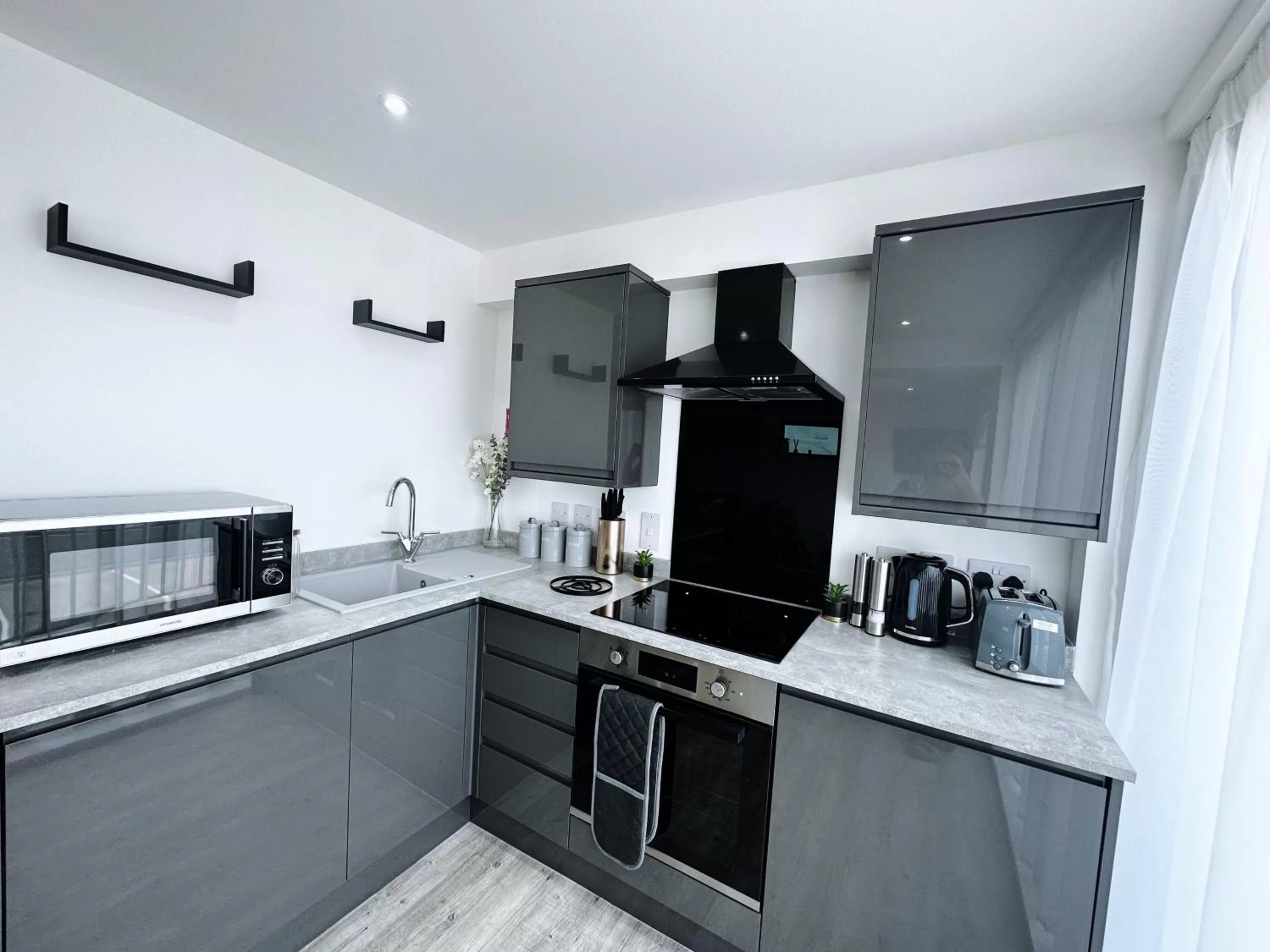 Kitchen or kitchenette in The Atlantis - Tower Apartments