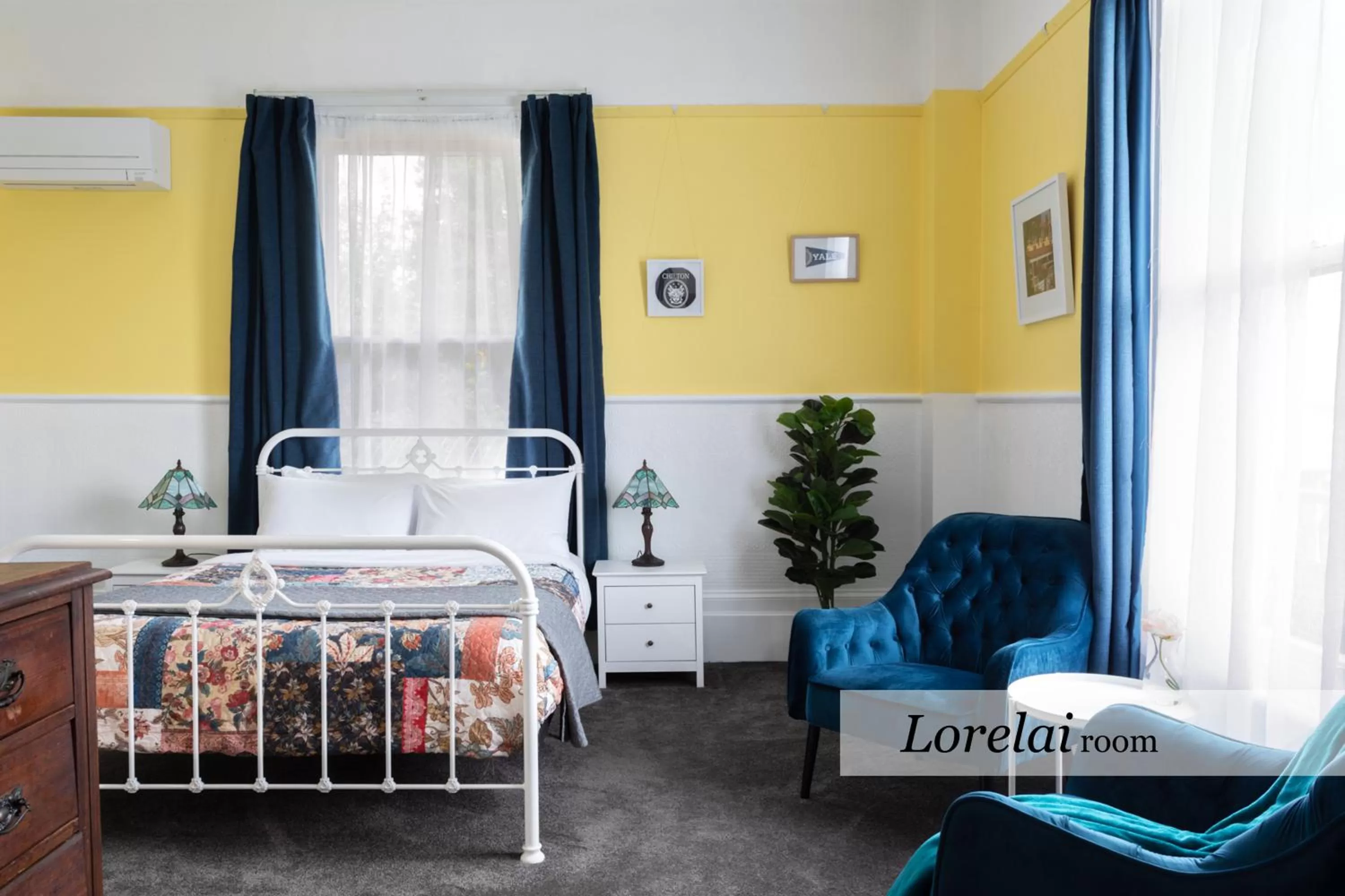 Photo of the whole room, Bed in The Dragonfly Inn