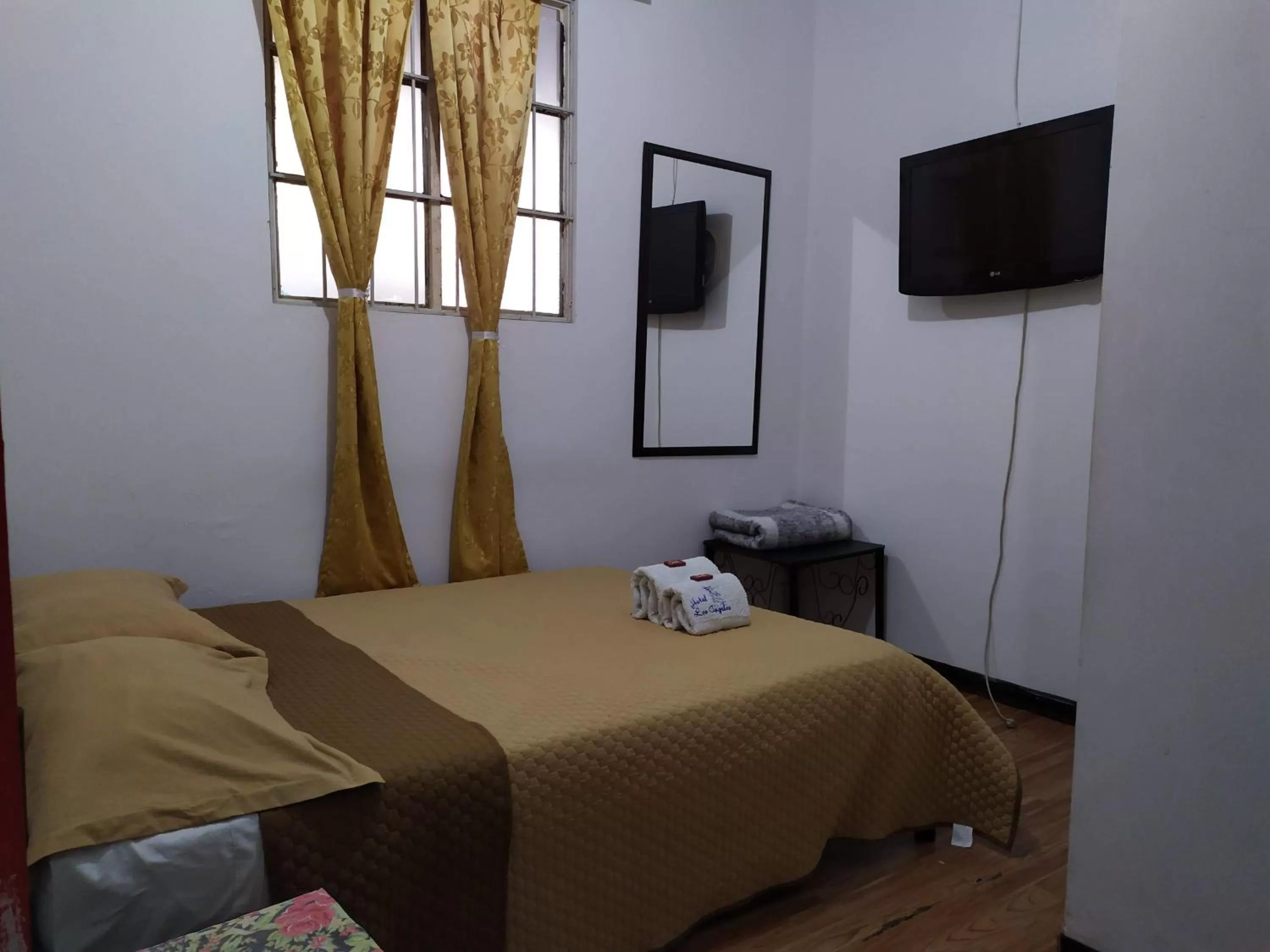 Bed in HOTEL LOS ÁNGELES